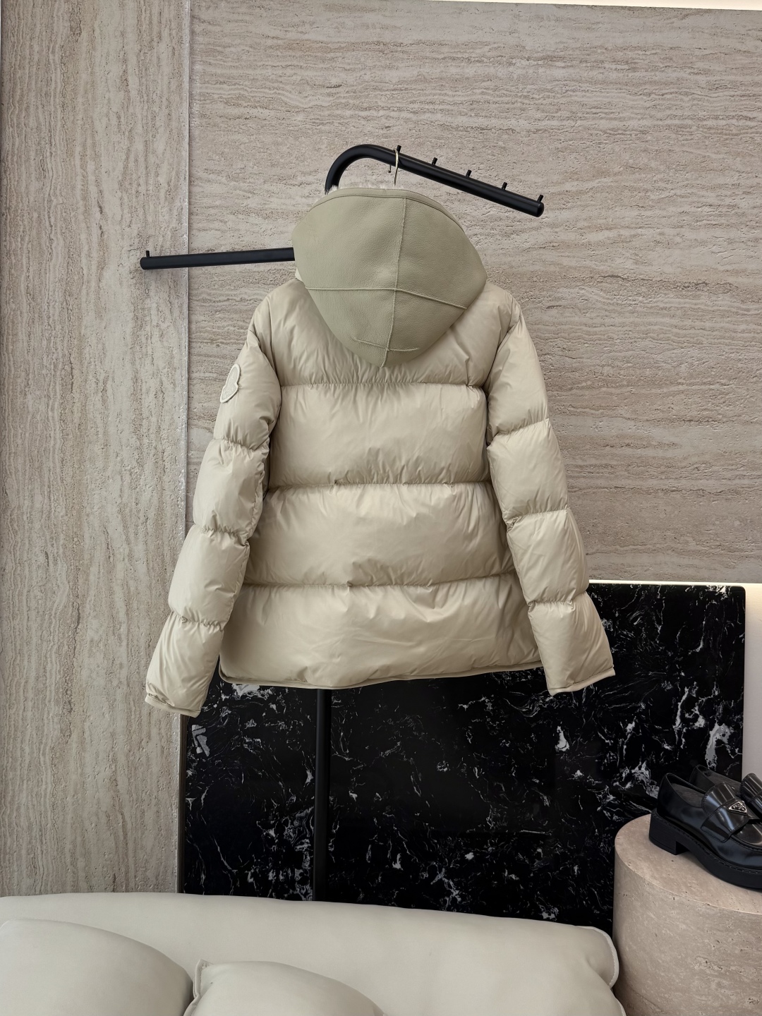 M352#新款羽绒服。Mon蒙口顶级版 拼接假两件 真皮毛一体 90% 白鹅绒 长袖羽绒服 香槟色 白色