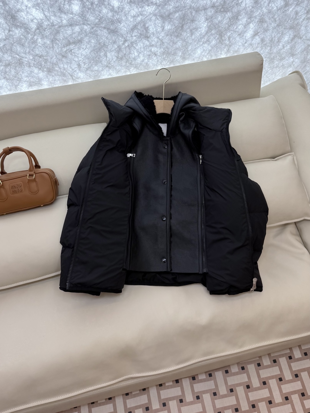 M352#新款羽绒服。Mon蒙口顶级版 拼接假两件 真皮毛一体 90% 白鹅绒 长袖羽绒服 香槟色 白色