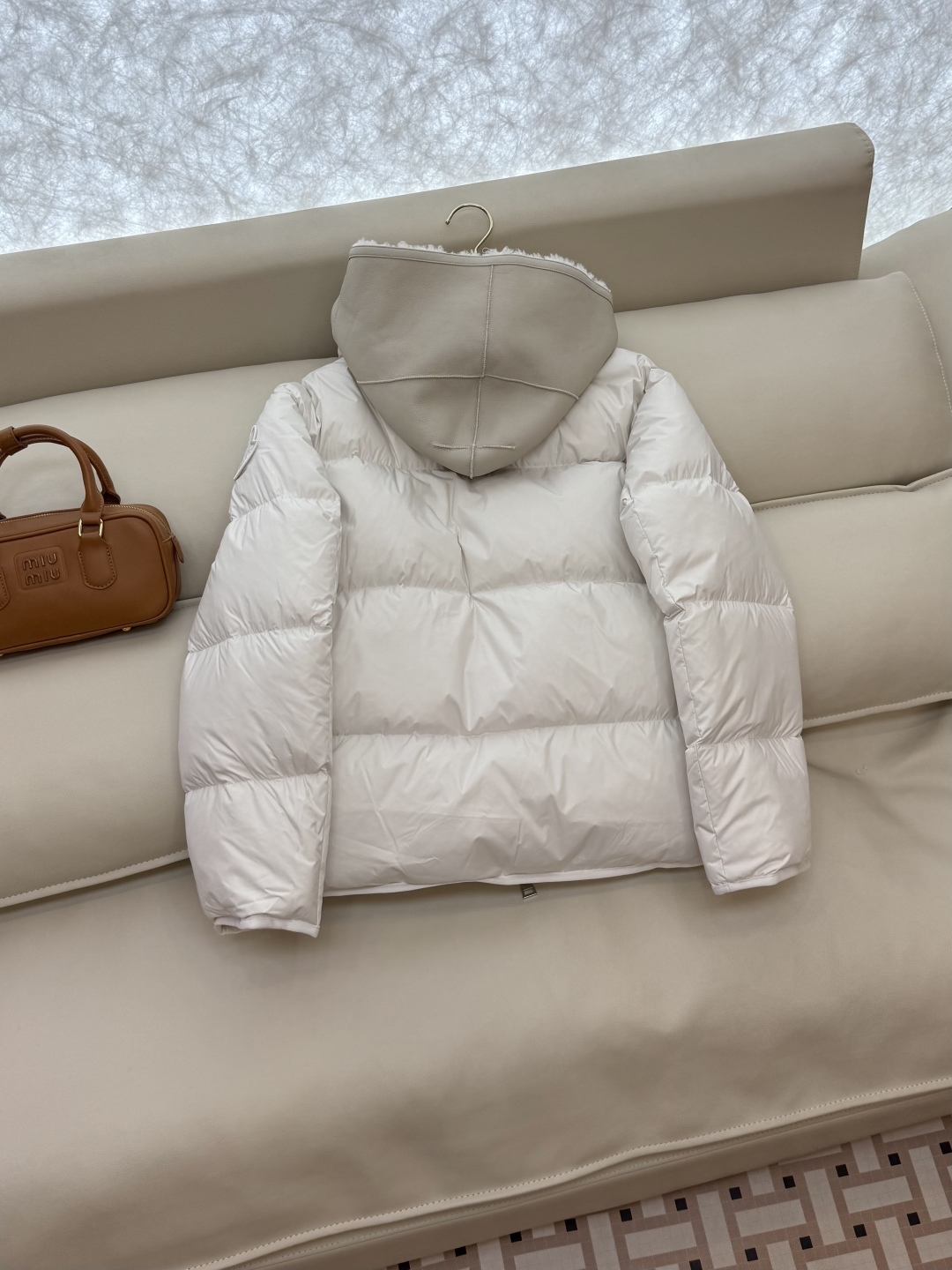 M352#新款羽绒服。Mon蒙口顶级版 拼接假两件 真皮毛一体 90% 白鹅绒 长袖羽绒服 香槟色 白色
