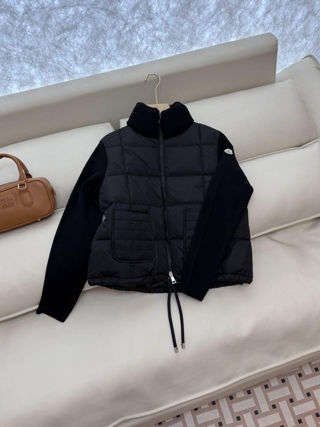 M376#新款羽绒服。Mon 蒙口 顶级版 100% 羊毛袖长袖 立领 90% 白鹅绒 羽绒服 米白色 