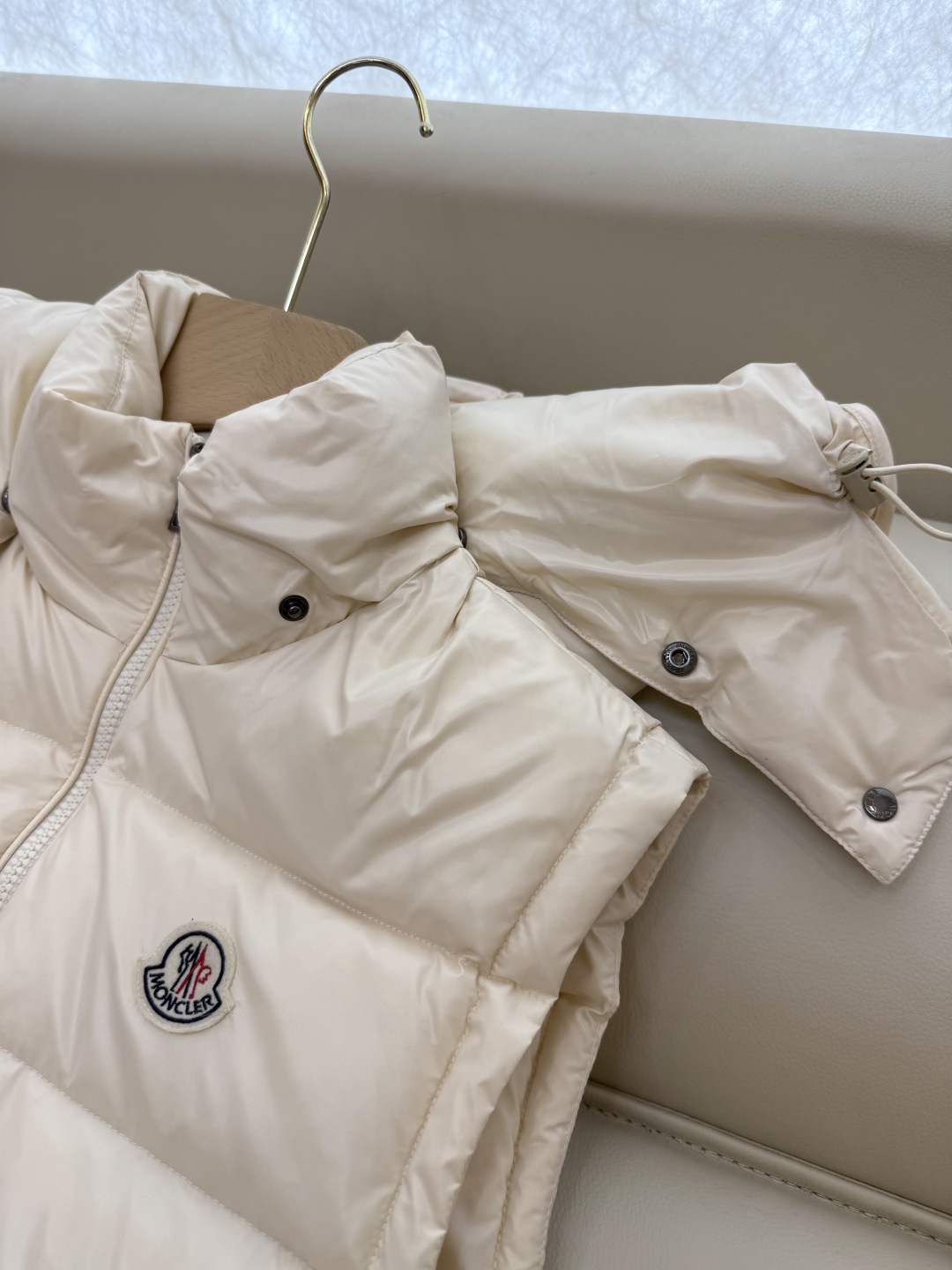 M371#新款羽绒服。Mon蒙口 顶级版 90% 白鹅绒 羽绒马甲 拉链款 黑色 米白色 1/2/3