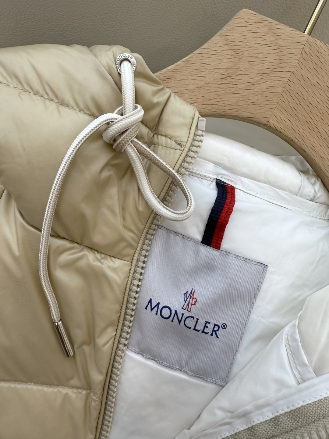 M361#新款羽绒服。Mon 顶级版 蒙口 90% 白鹅绒 收腰设计长袖长款羽绒服 香槟色 黑色 1/2