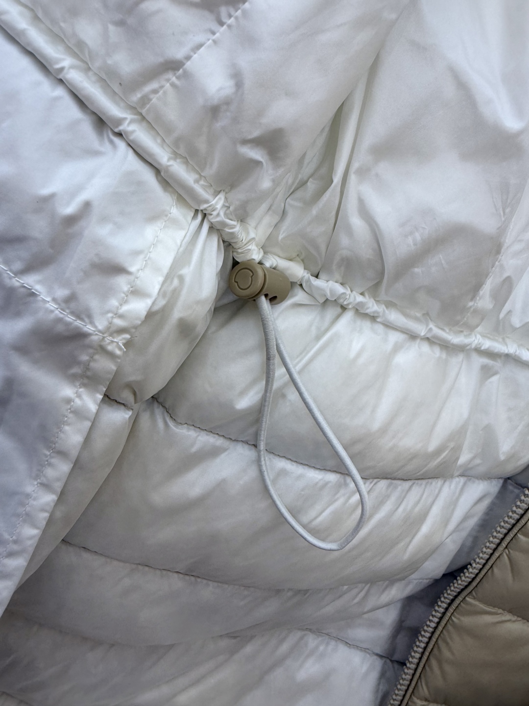 M361#新款羽绒服。Mon 顶级版 蒙口 90% 白鹅绒 收腰设计长袖长款羽绒服 香槟色 黑色 1/2