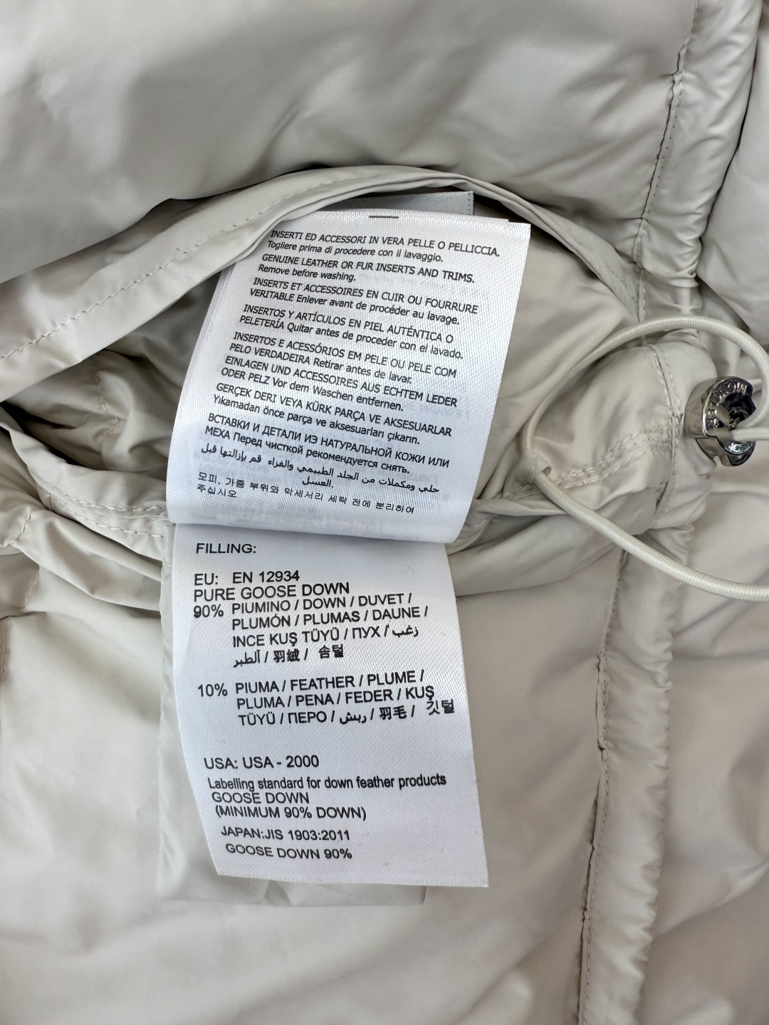 M320#新款羽绒服。Mon 蒙口 顶级版 超大滩羊毛领 90% 白鹅绒 收腰款 短款羽绒服 黑色 米白