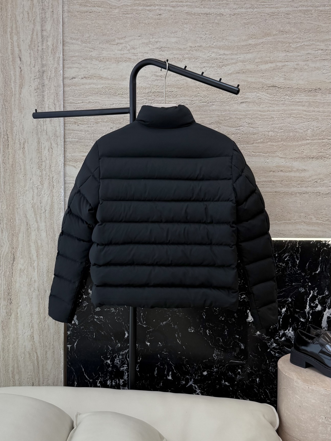 MN5018#新款羽绒服。Moncler 跑量款 爆款 90% 白鹅绒 立领款 羽绒服短款 黑色 米白色