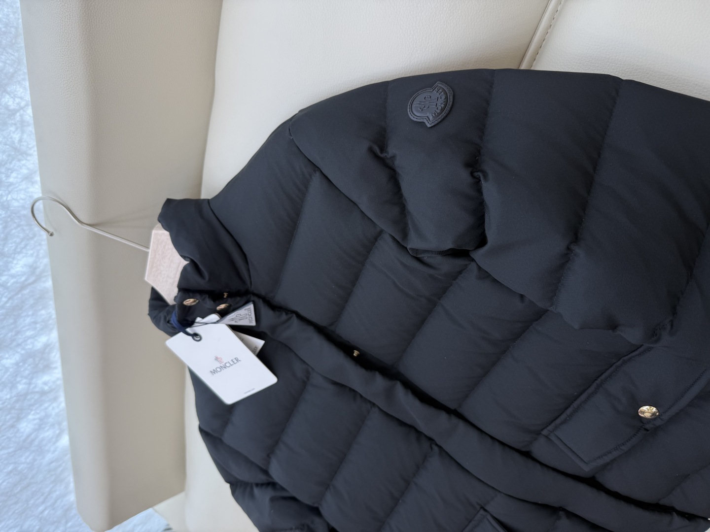 MN5018#新款羽绒服。Moncler 跑量款 爆款 90% 白鹅绒 立领款 羽绒服短款 黑色 米白色
