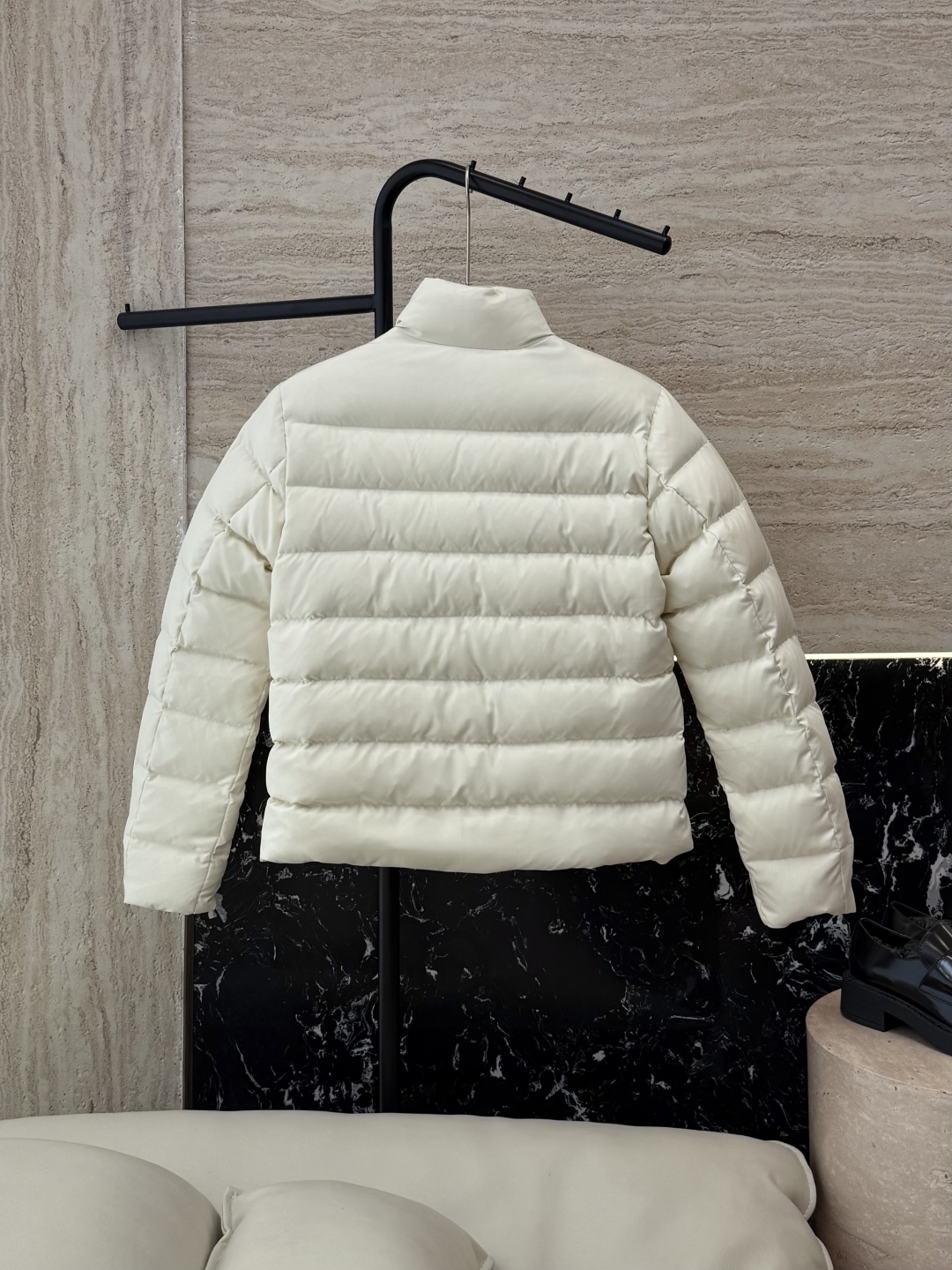 MN5018#新款羽绒服。Moncler 跑量款 爆款 90% 白鹅绒 立领款 羽绒服短款 黑色 米白色