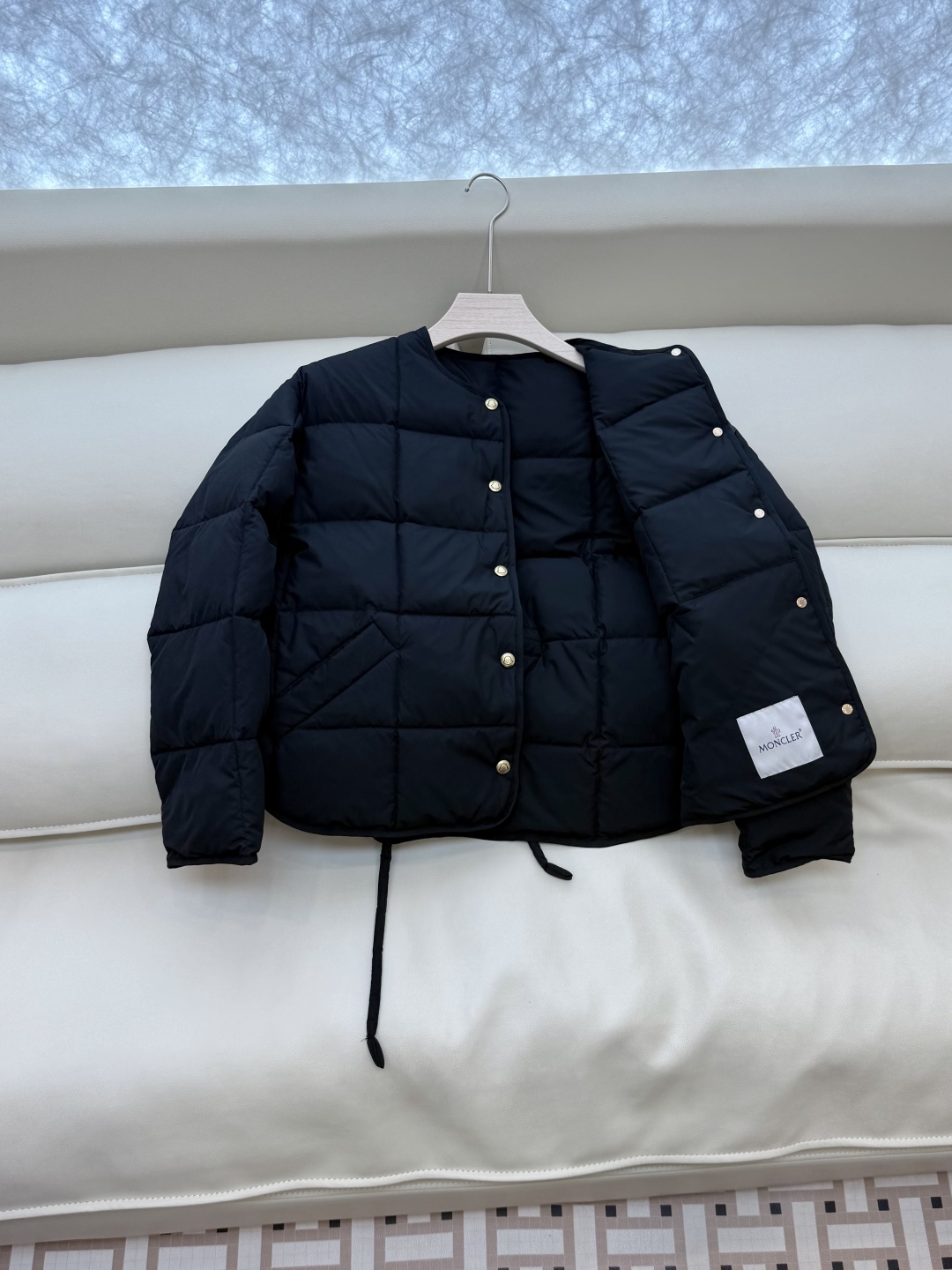 MN5019#新款羽绒服。Moncler 跑量款 爆款 90% 白鹅绒 羽绒服短款 黑色 米白色 0-1