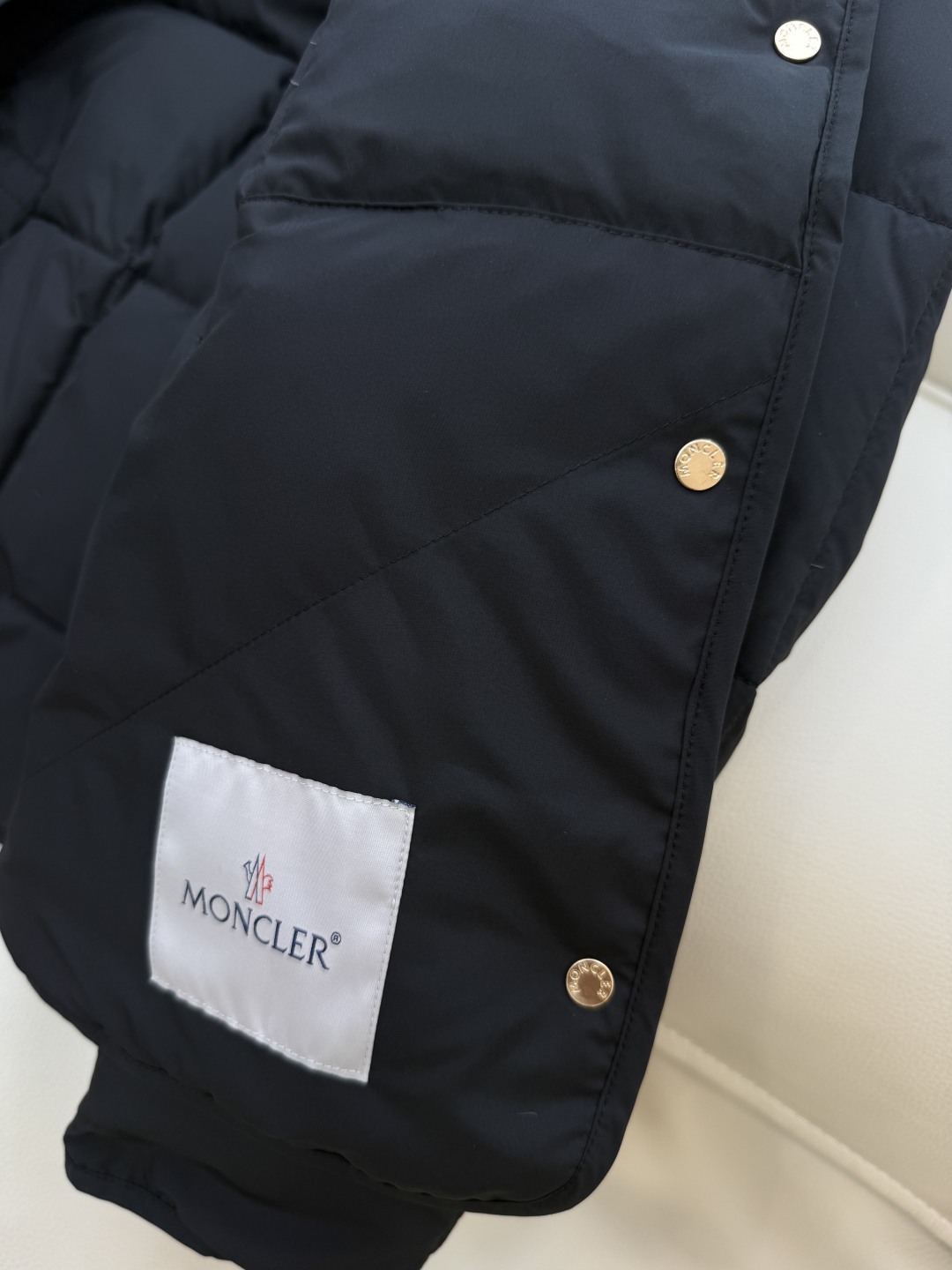 MN5019#新款羽绒服。Moncler 跑量款 爆款 90% 白鹅绒 羽绒服短款 黑色 米白色 0-1