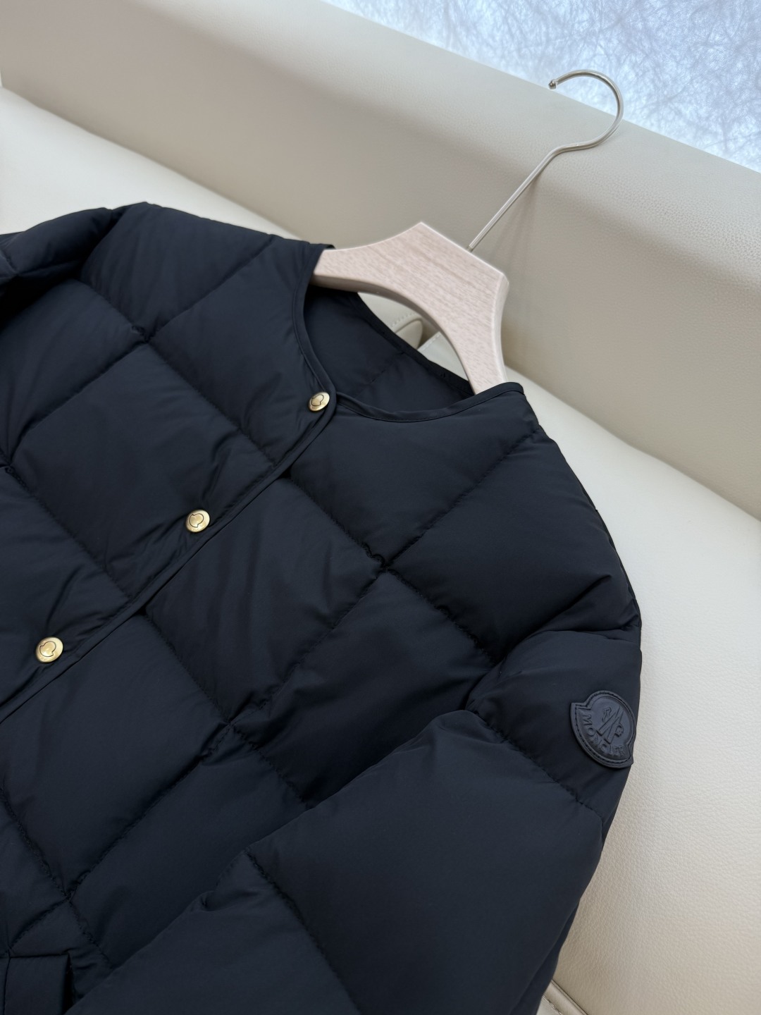 MN5019#新款羽绒服。Moncler 跑量款 爆款 90% 白鹅绒 羽绒服短款 黑色 米白色 0-1