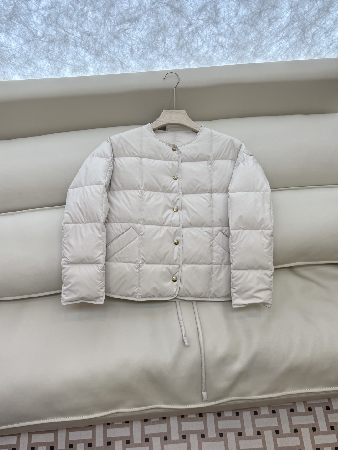 MN5019#新款羽绒服。Moncler 跑量款 爆款 90% 白鹅绒 羽绒服短款 黑色 米白色 0-1