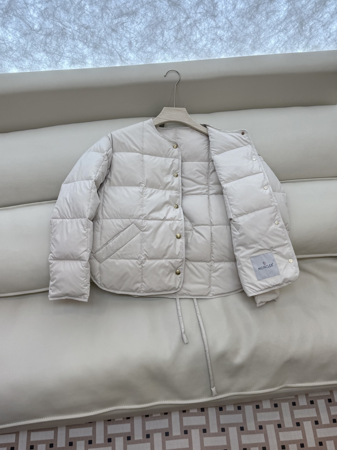 MN5019#新款羽绒服。Moncler 跑量款 爆款 90% 白鹅绒 羽绒服短款 黑色 米白色 0-1