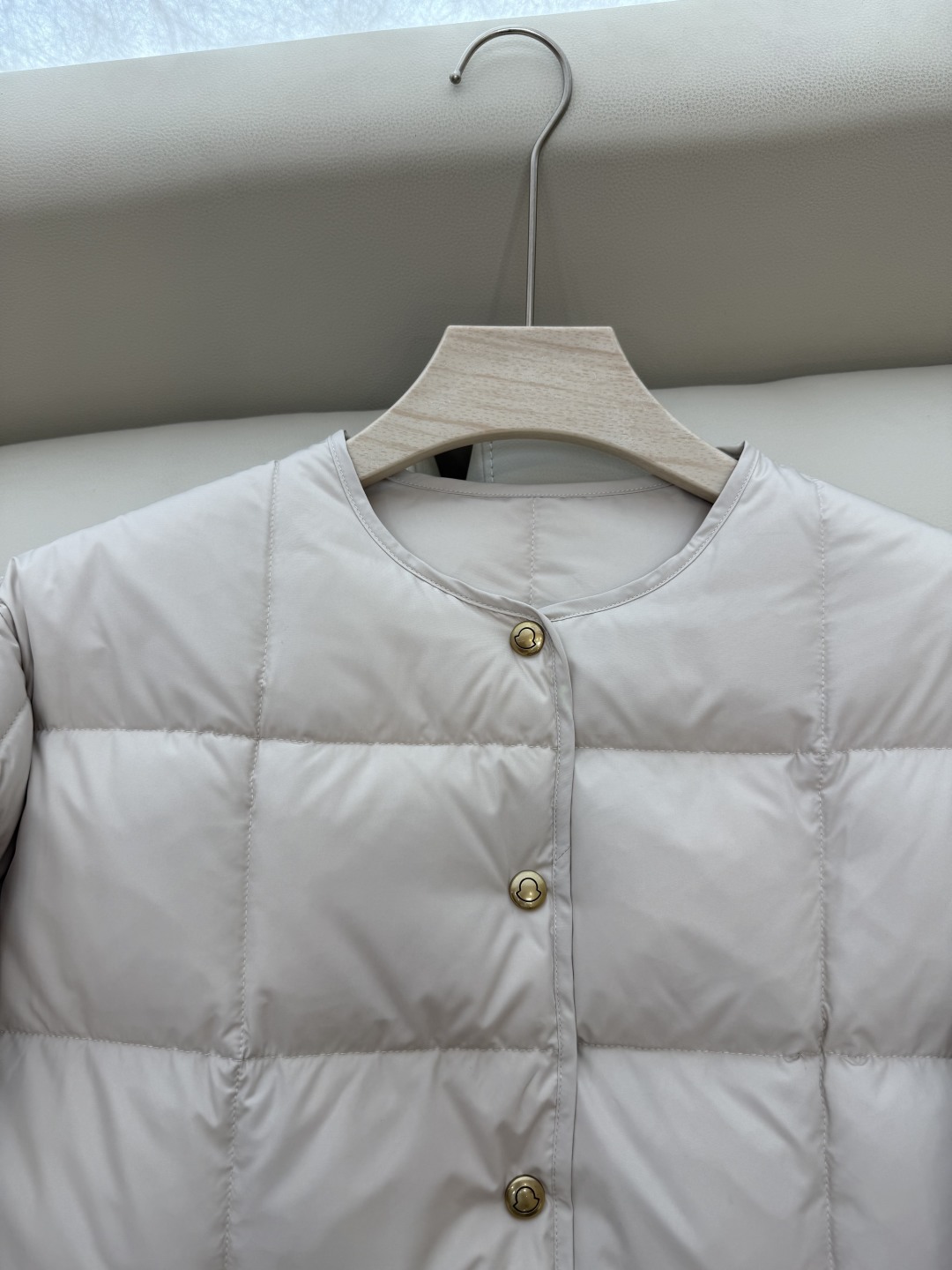 MN5019#新款羽绒服。Moncler 跑量款 爆款 90% 白鹅绒 羽绒服短款 黑色 米白色 0-1