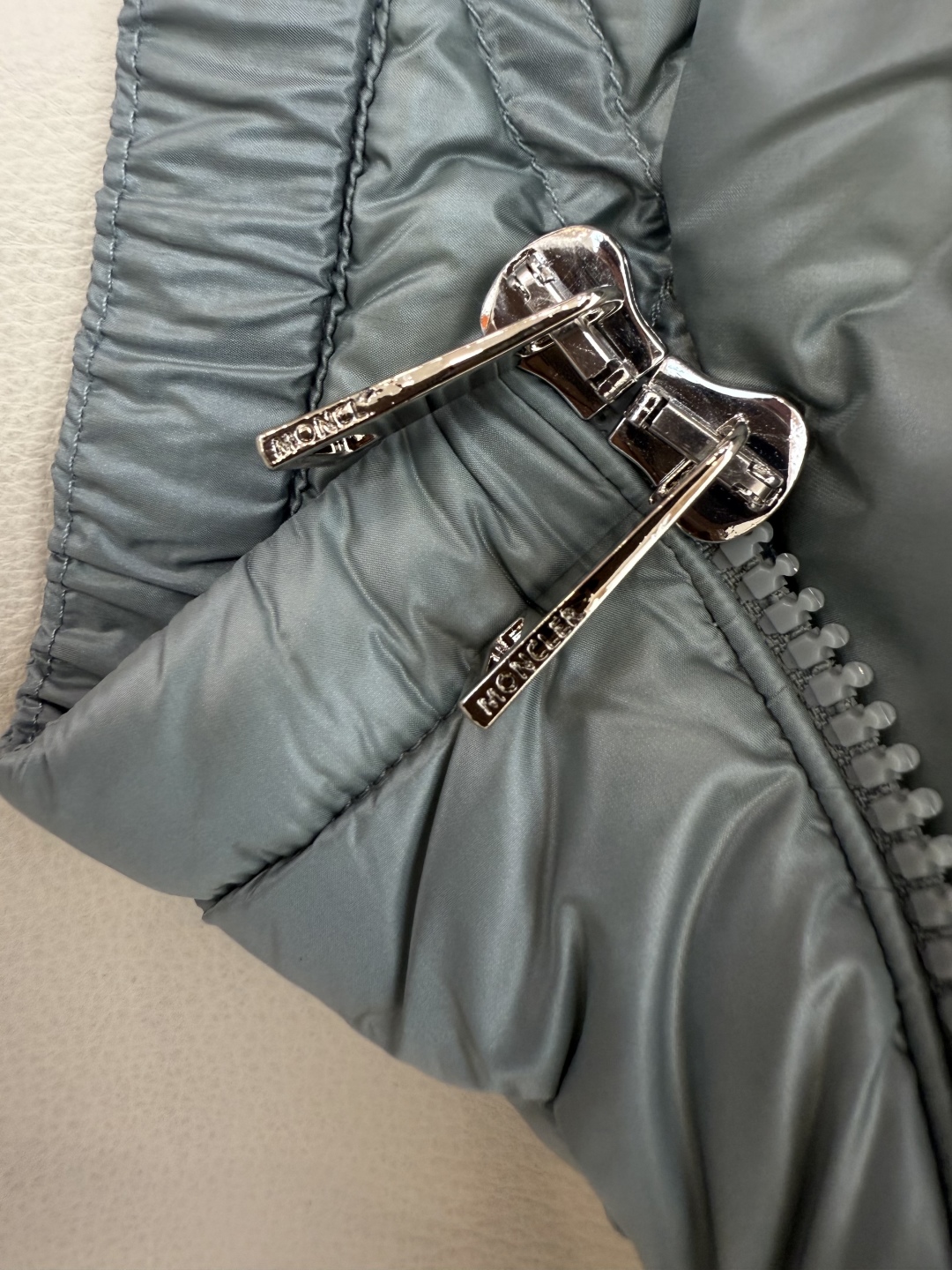 M281#新款羽绒服。Mon蒙口 顶级版 90% 白鹅绒 羽绒马甲 湖水蓝 0/1/2/3码