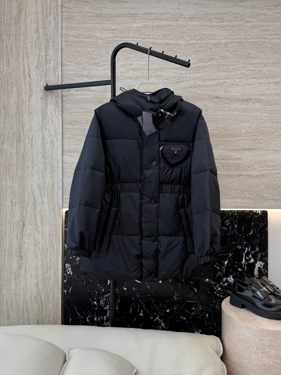 NO:502349,With dust bag AH267# PR Super hot model Triangle bag Waist-closing model Nylon material 90 white goose down jacket Black 38/40/42/44 size, down jacket, alexander wang19860909配防尘袋AH267# PR 超级爆款 三角包 收腰款 尼龙料90 白鹅绒羽绒服 黑色 38/40/42/44码,,down jacket,alexander wang,Women's clothing