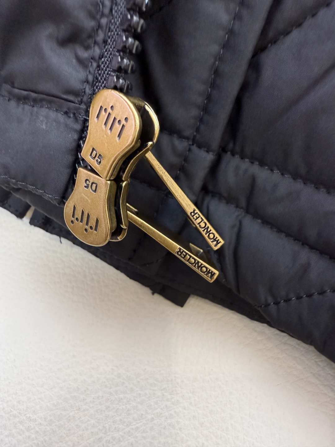 M408#新款棉衣⚠️💕Mon蒙口 顶级版 米字格短款 小裙摆 棉衣 黑色 米白色 1/2/3码