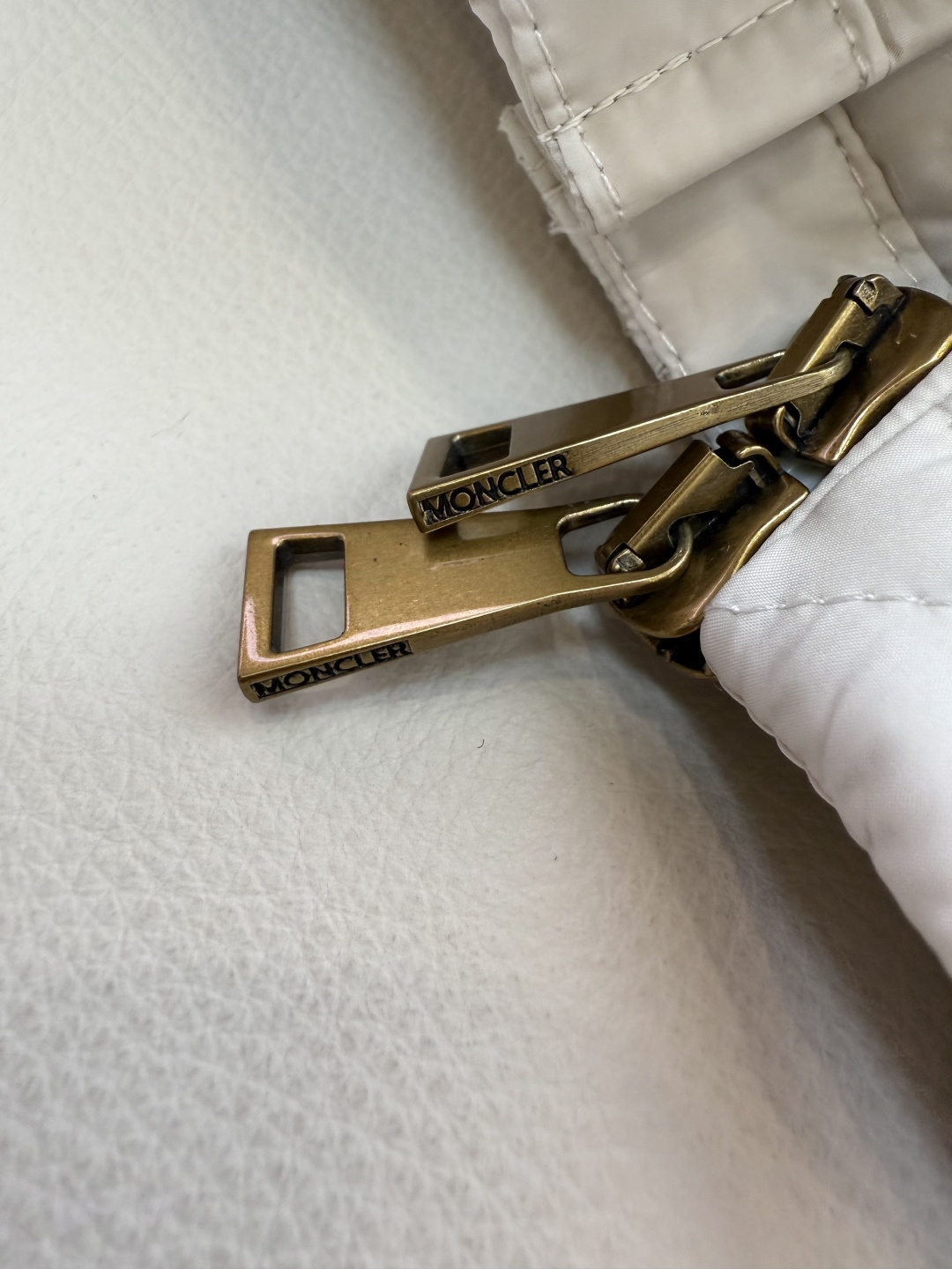 M408#新款棉衣⚠️💕Mon蒙口 顶级版 米字格短款 小裙摆 棉衣 黑色 米白色 1/2/3码