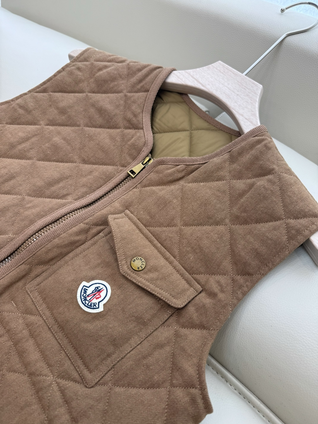 M413#新款棉服⚠️💕Mon 蒙口 顶级版 100% 亚麻棉 菱形格 夹棉 马甲棉衣 驼色 白色 1/