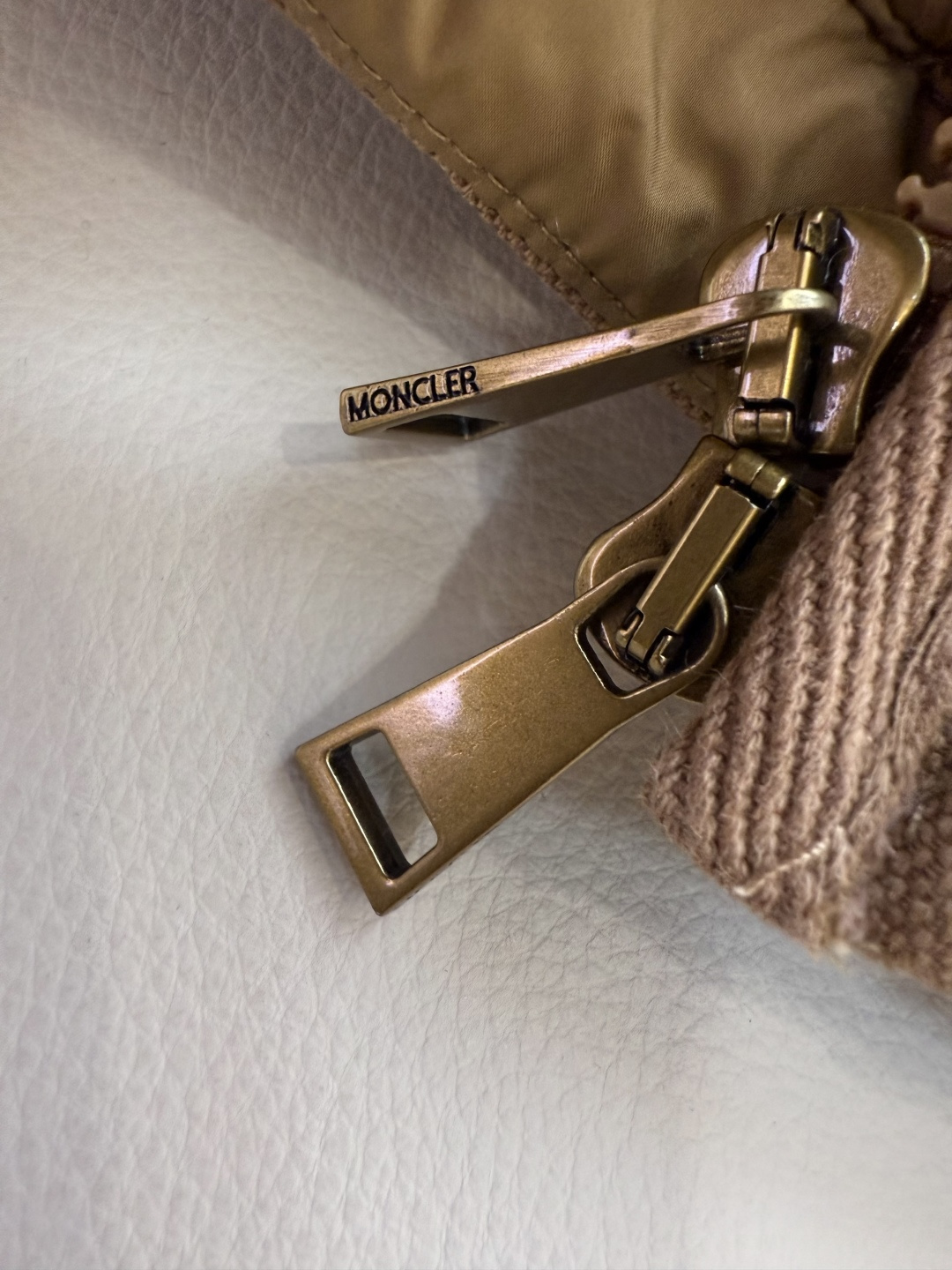 M413#新款棉服⚠️💕Mon 蒙口 顶级版 100% 亚麻棉 菱形格 夹棉 马甲棉衣 驼色 白色 1/