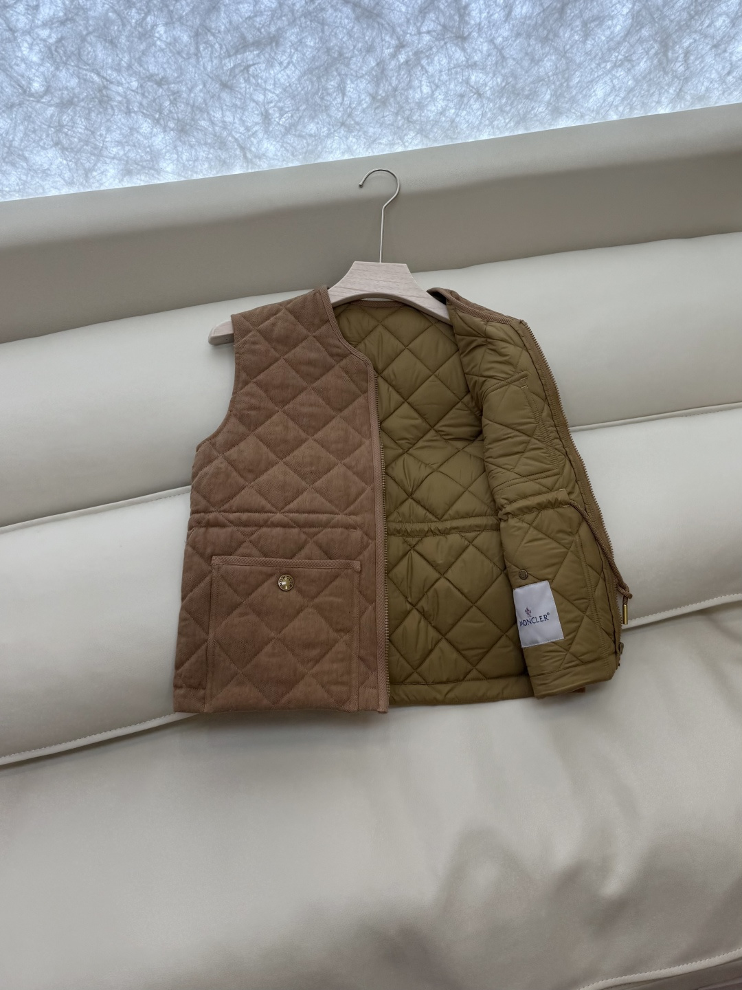 M413#新款棉服⚠️💕Mon 蒙口 顶级版 100% 亚麻棉 菱形格 夹棉 马甲棉衣 驼色 白色 1/