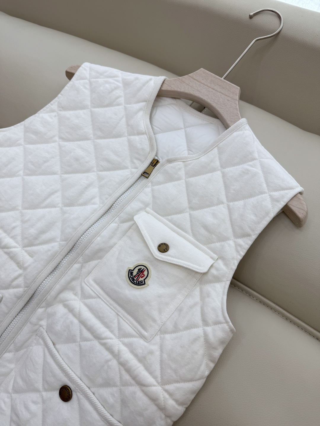 M413#新款棉服⚠️💕Mon 蒙口 顶级版 100% 亚麻棉 菱形格 夹棉 马甲棉衣 驼色 白色 1/