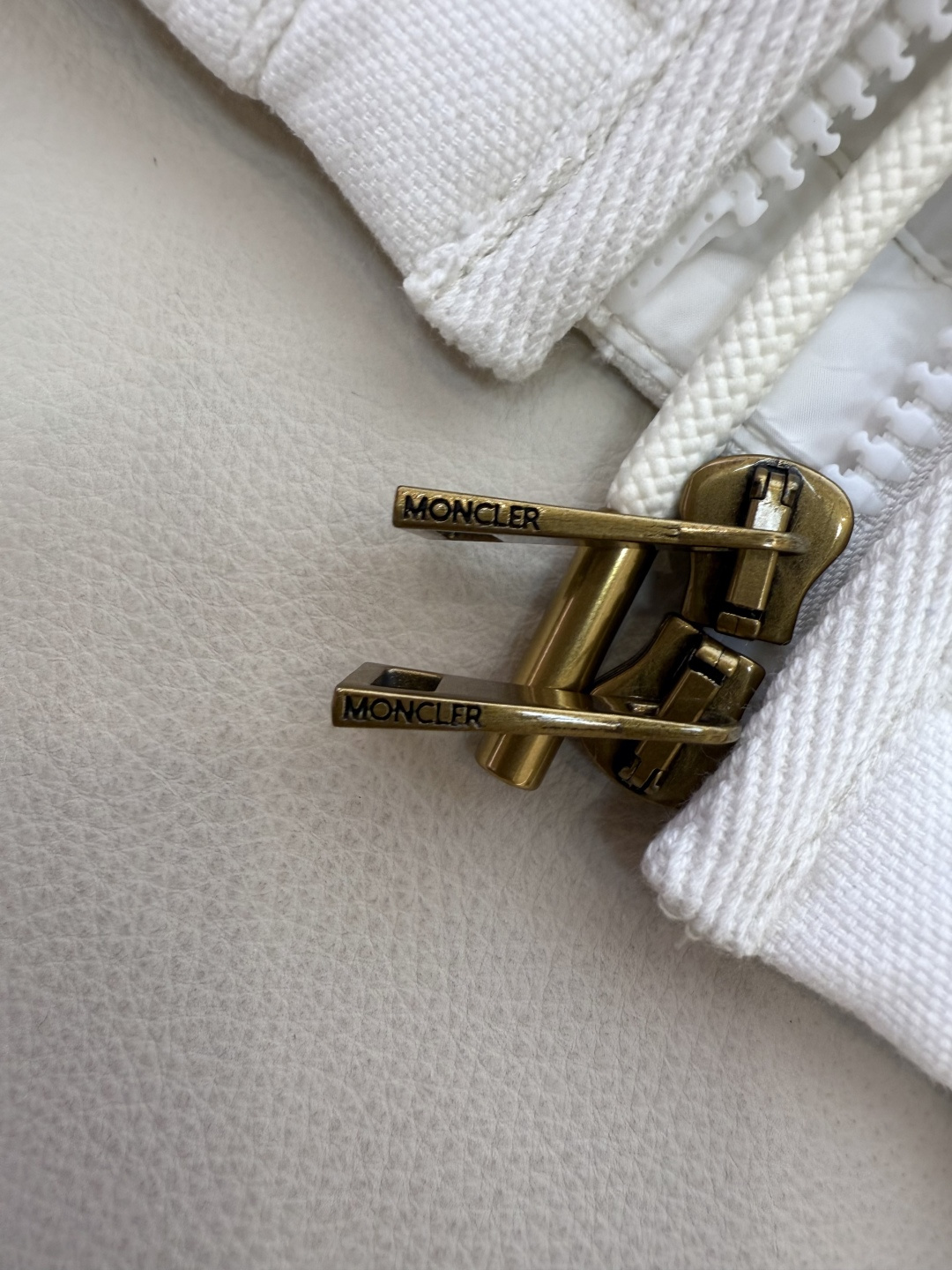 M413#新款棉服⚠️💕Mon 蒙口 顶级版 100% 亚麻棉 菱形格 夹棉 马甲棉衣 驼色 白色 1/