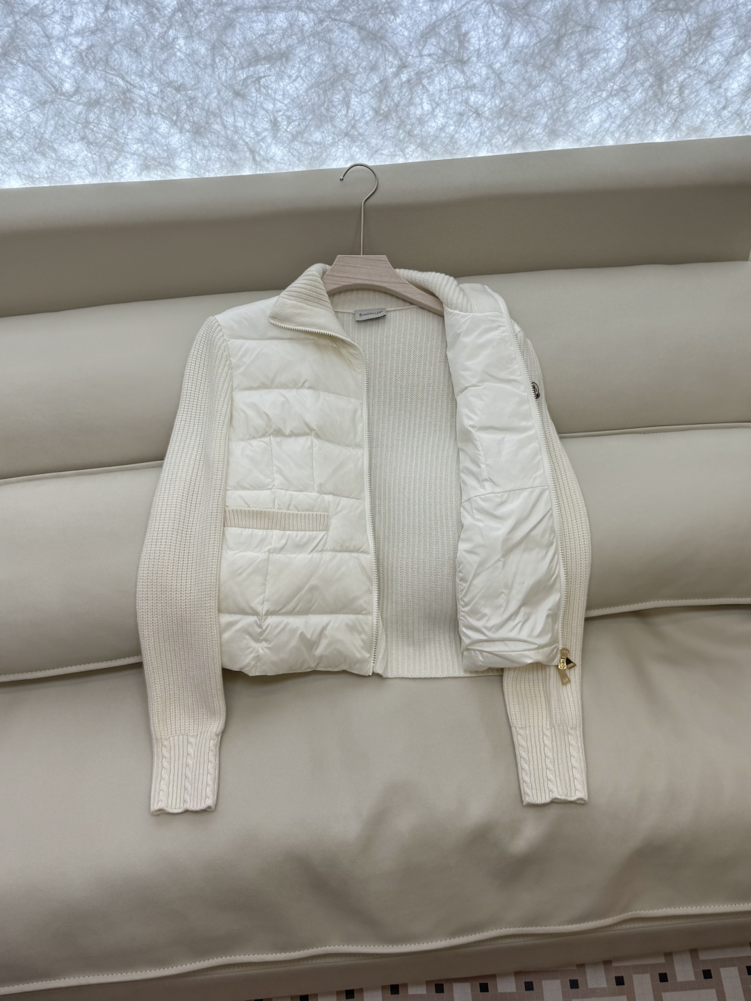 M393#新款羽绒服⚠️💕Mon蒙口 顶级版 90% 白鹅绒 100%羊毛针织袖拼接款 长袖短款羽绒服 