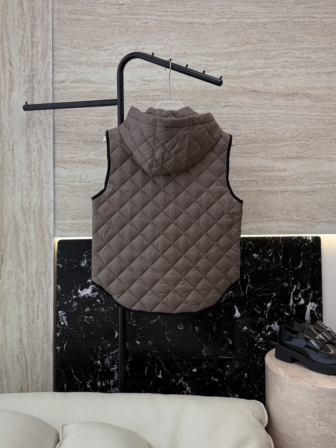 QGL029#新款马甲⚠️💕BC 菱形格 链条装饰 带帽 棉马甲背心 白色 杏色 咖色 SML