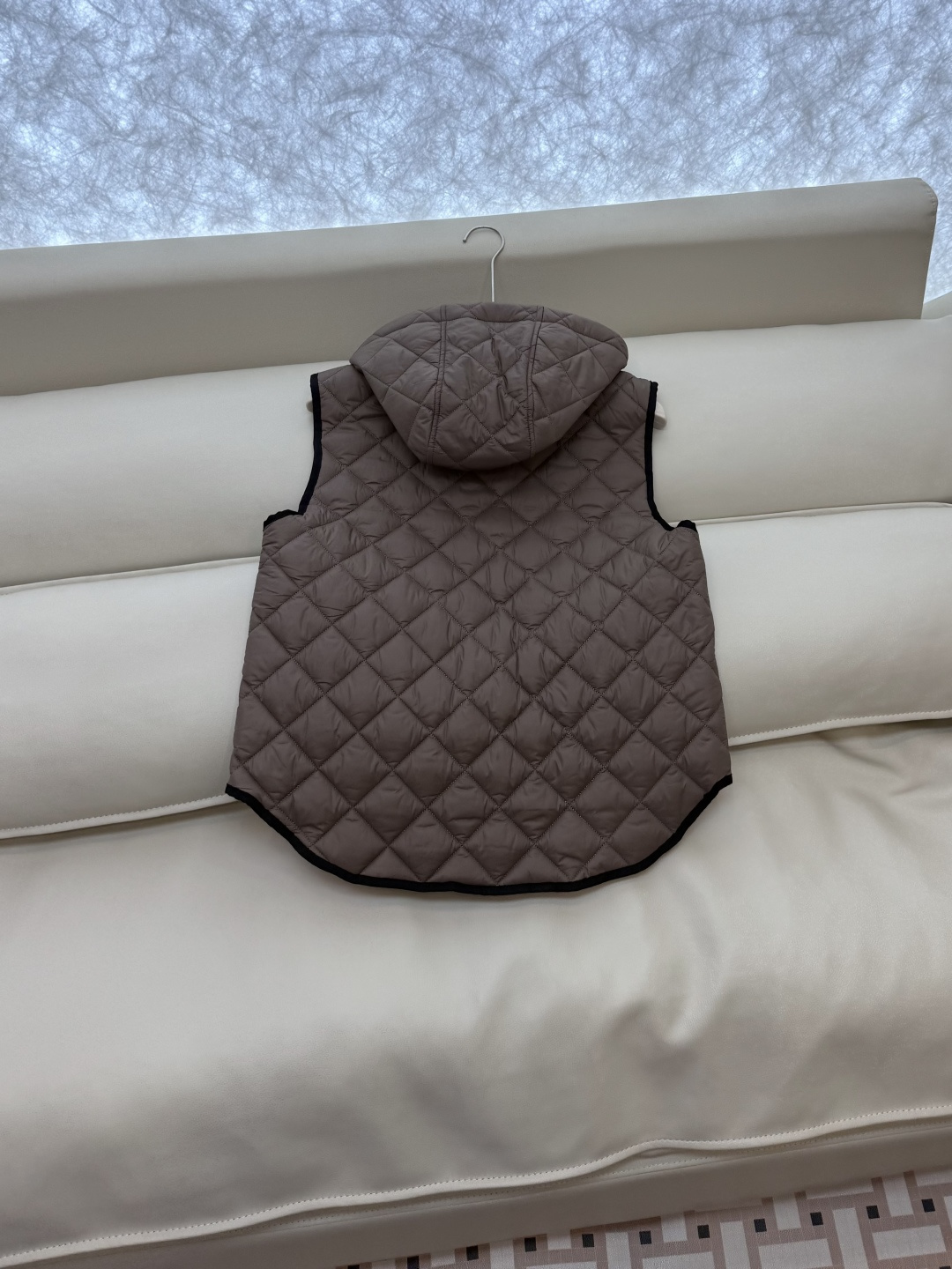 QGL029#新款马甲⚠️💕BC 菱形格 链条装饰 带帽 棉马甲背心 白色 杏色 咖色 SML