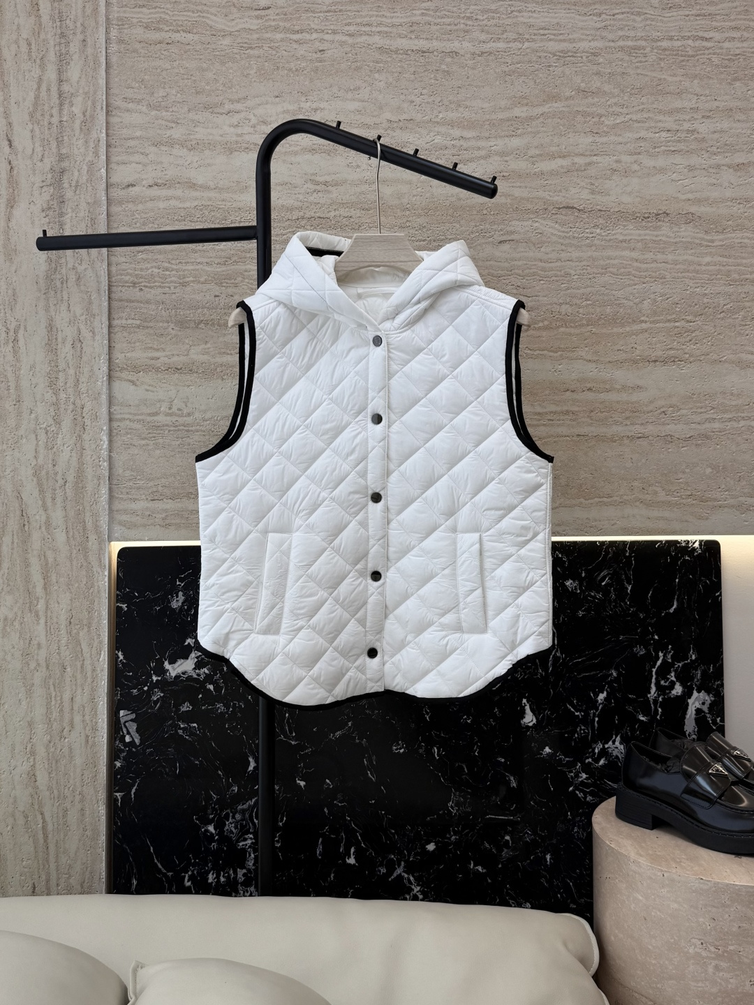 NO:506060,.QGL029# new vest P BC diamond lattice chain decoration hooded cotton vest vest white apricot brown SML,,hats,alexander wang19860909.QGL029#新款马甲P BC 菱形格 链条装饰 带帽 棉马甲背心 白色 杏色 咖色 SML,,hats,alexander wang,Women's clothing