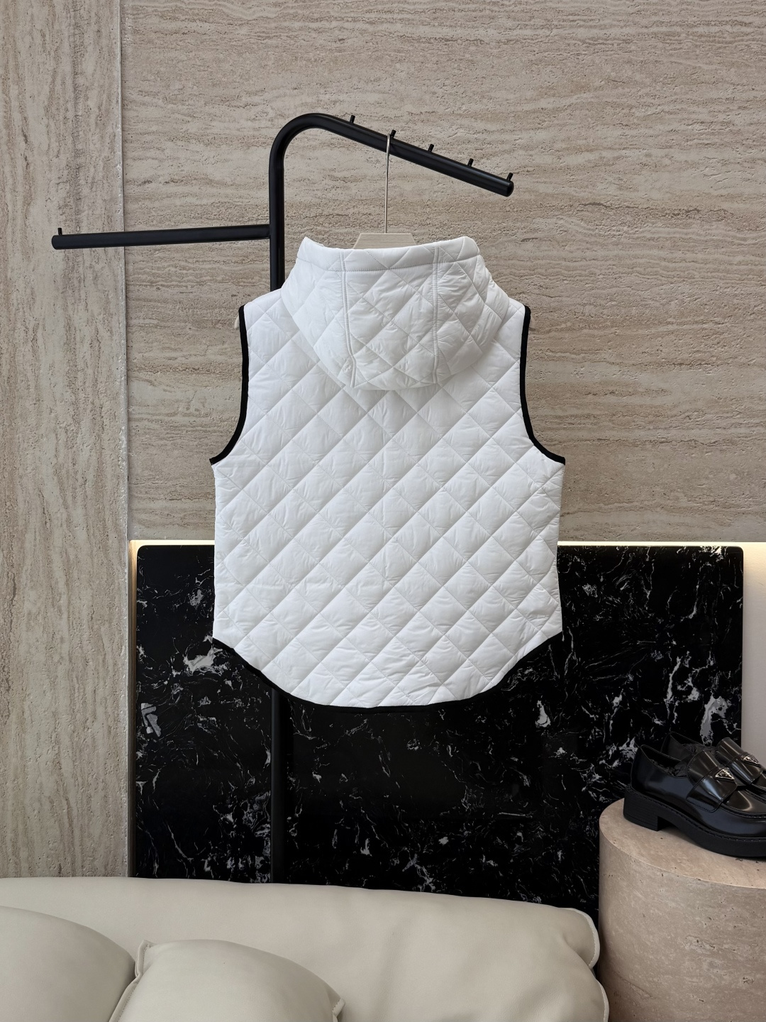 QGL029#新款马甲⚠️💕BC 菱形格 链条装饰 带帽 棉马甲背心 白色 杏色 咖色 SML