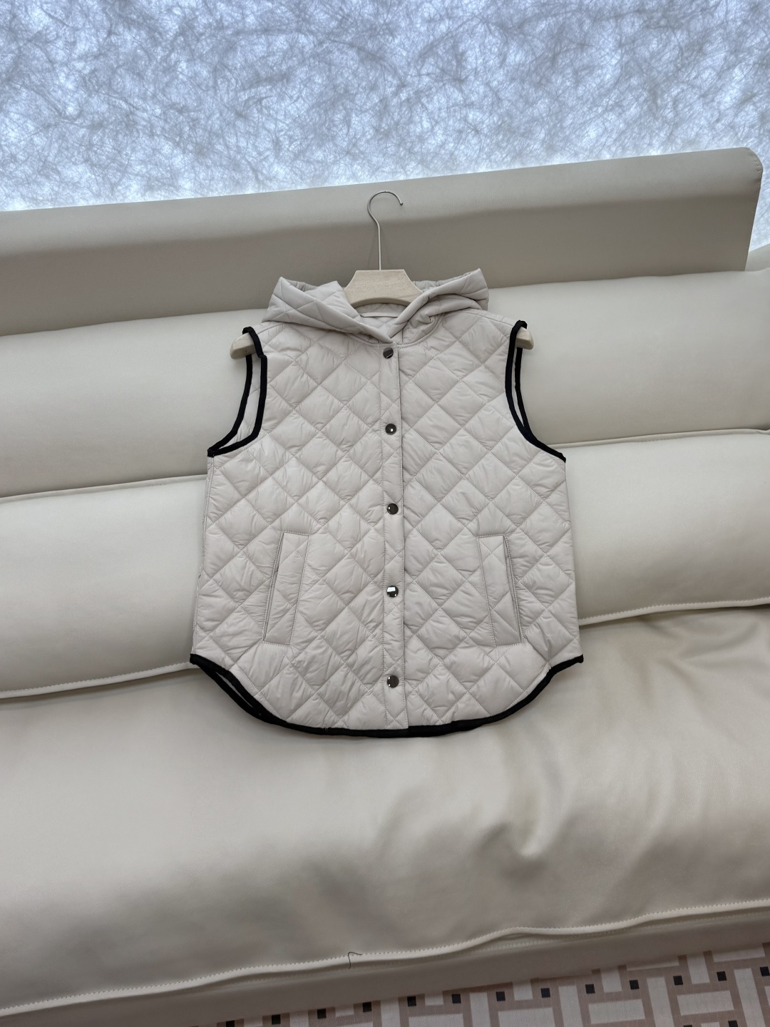 QGL029#新款马甲⚠️💕BC 菱形格 链条装饰 带帽 棉马甲背心 白色 杏色 咖色 SML