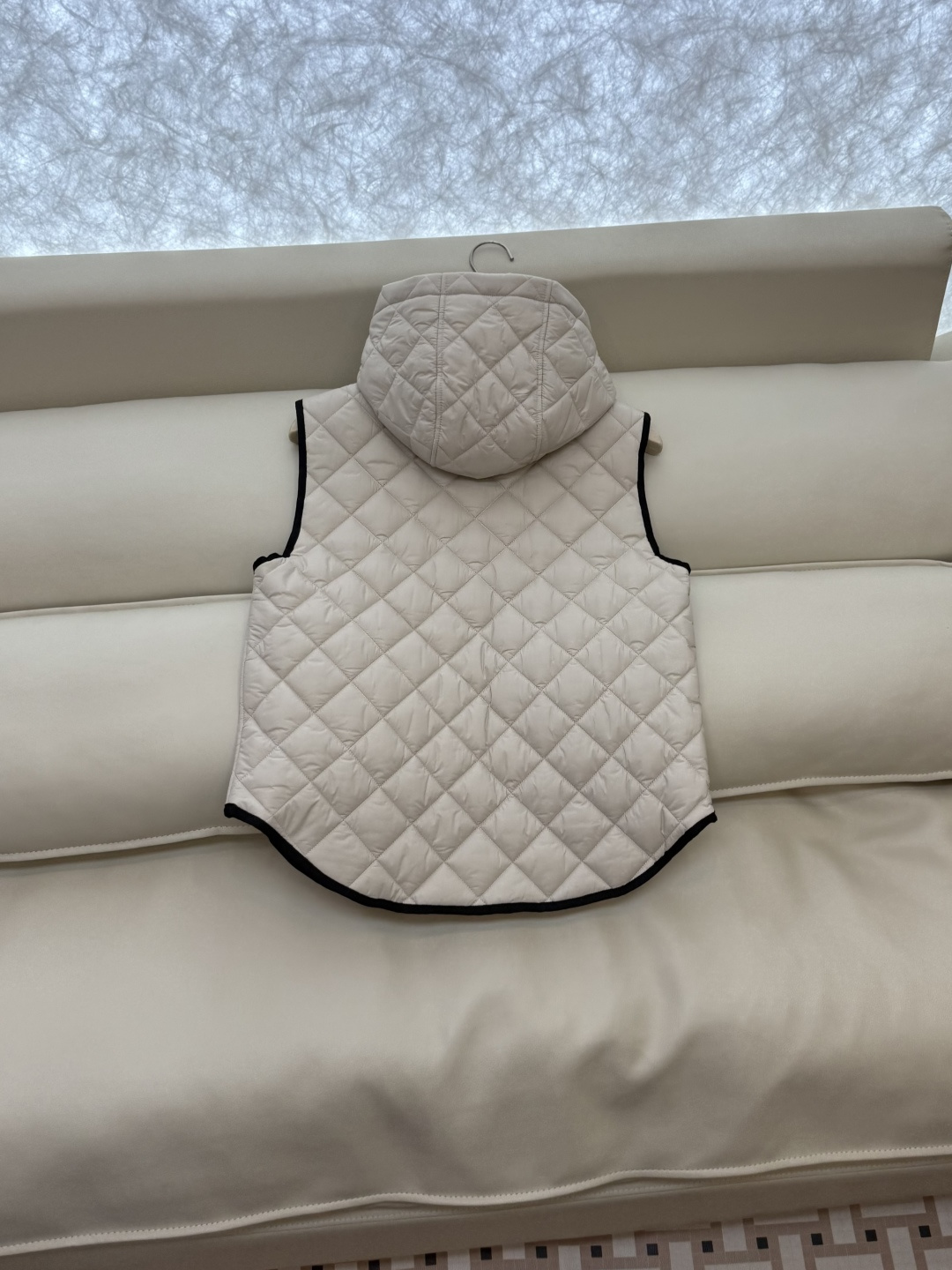 QGL029#新款马甲⚠️💕BC 菱形格 链条装饰 带帽 棉马甲背心 白色 杏色 咖色 SML