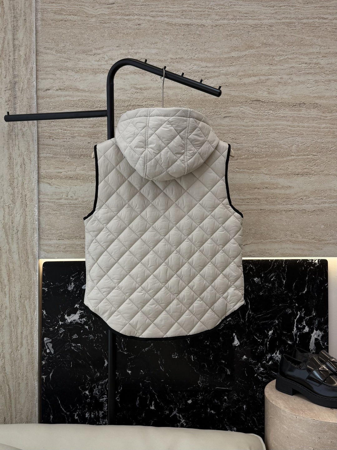 QGL029#新款马甲⚠️💕BC 菱形格 链条装饰 带帽 棉马甲背心 白色 杏色 咖色 SML