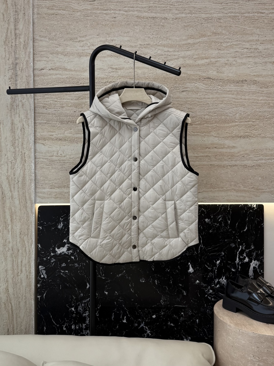 NO:506062,QGL029# new vest BC diamond lattice chain decoration with hat cotton vest vest white apricot brown SML,,hats,alexander wang19860909QGL029#新款马甲 BC 菱形格 链条装饰 带帽 棉马甲背心 白色 杏色 咖色 SML,,hats,alexander wang,Women's clothing