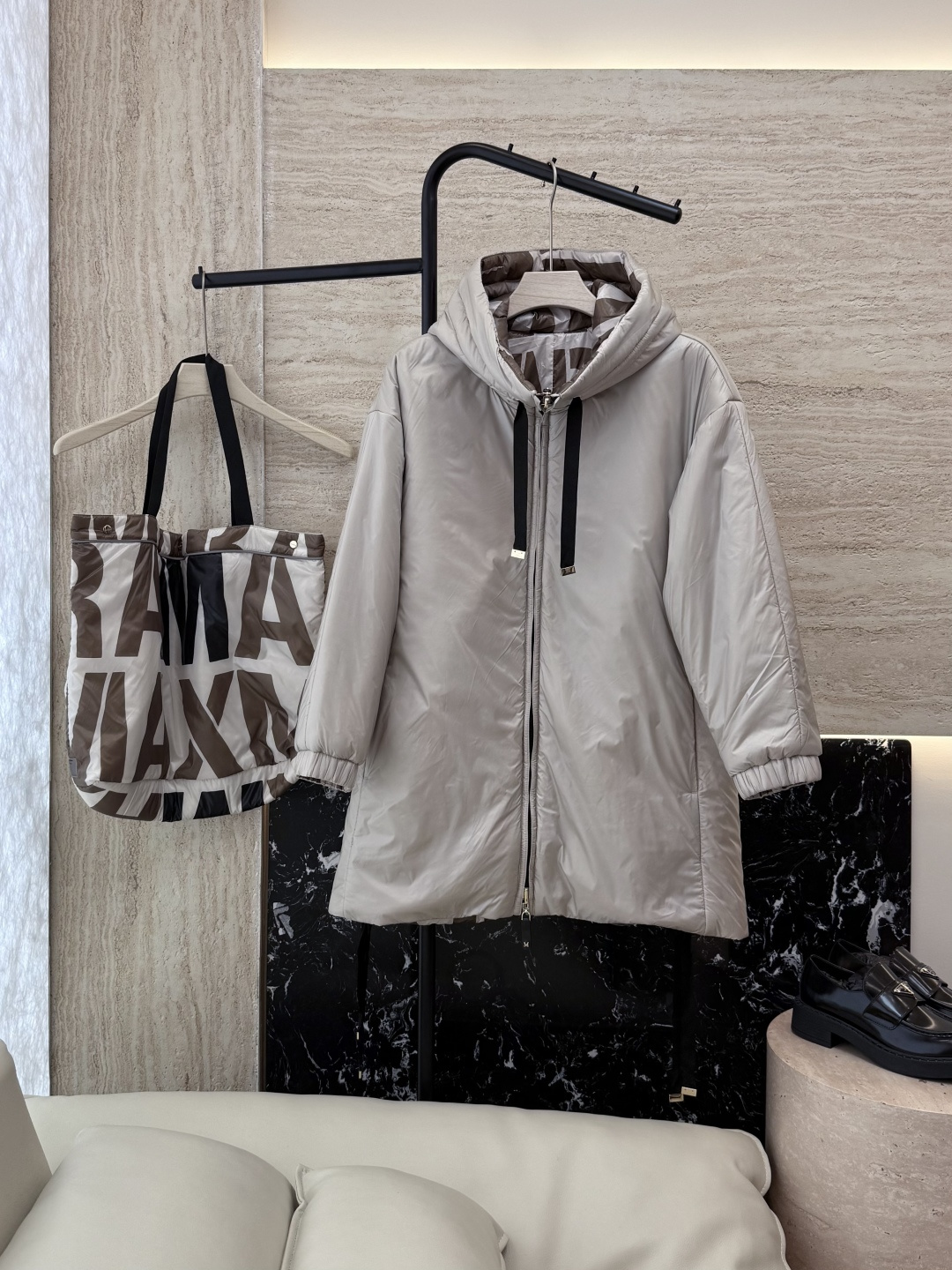 NO:506111,With dust bag M692# new camel velvet jacket Max zipper style 48 camel velvet 4 mulberry silk Imported fabric camel velvet cotton jacket Medium length two-sided wear 38/40/42 size (PS This price includes primary color high-quality cloth bag storage bag),,alexander wang19860909配防尘袋M692#新款驼绒服 Max拉链款 48 骆驼绒 4桑蚕丝 进口面料 骆驼绒棉服 中长款 两面穿 38/40/42 码（PS此价格含原色高品质布包收纳袋）,,alexander wang,Women's clothing