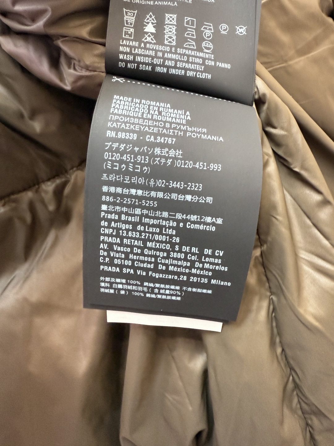 AH718#新款羽绒服⚠️💕PRADA 三角标 长款 狐狸毛领 90% 白鹅绒 羽绒服 白色 黑色 咖色