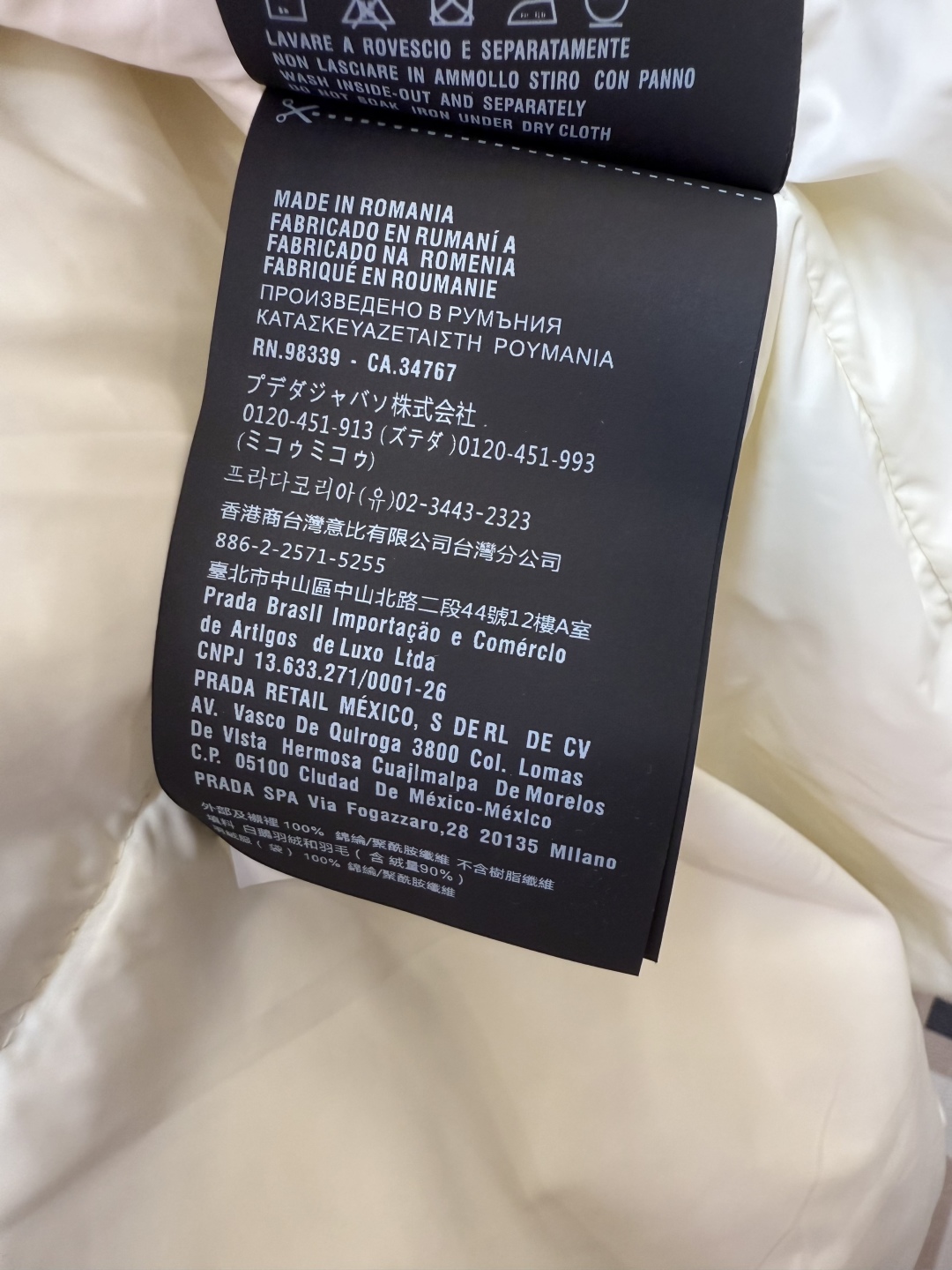 AH718#新款羽绒服⚠️💕PRADA 三角标 长款 狐狸毛领 90% 白鹅绒 羽绒服 白色 黑色 咖色