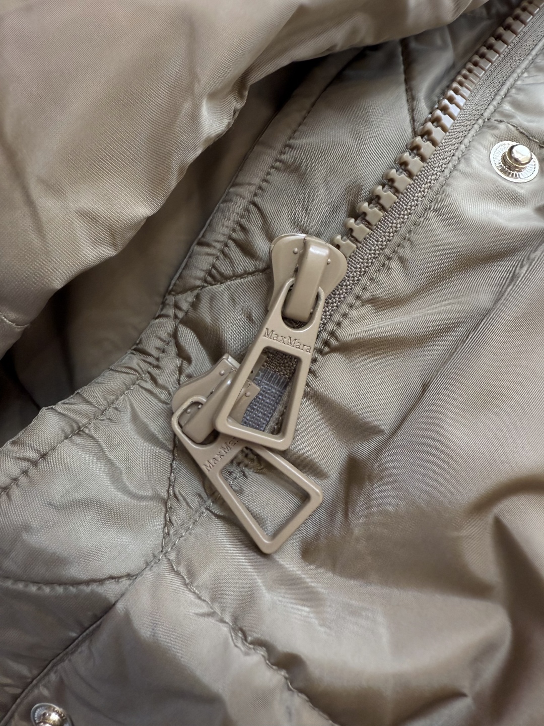 AH737#新款羽绒服⚠️💕Max mara 超大毛领 显瘦超长款90% 白鹅绒羽绒服 黑色 卡其色 3