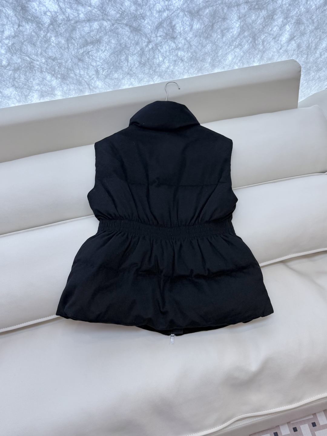 AH723#新款羽绒服⚠️💕PR 三角标 立领拉链款 90% 白鹅绒 羽绒马甲 深灰色 黑色 38-44