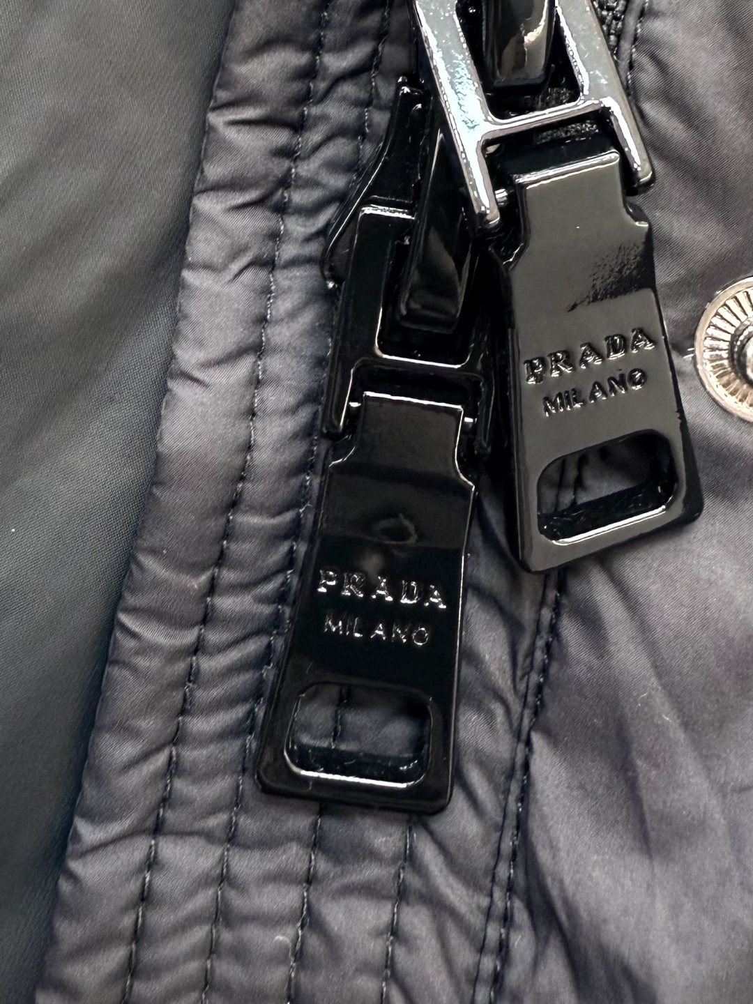 AH717#新款羽绒服⚠️💕PRADA 极简风 长款90% 白鹅绒 羽绒服 咖色 白色 黑色 38-44