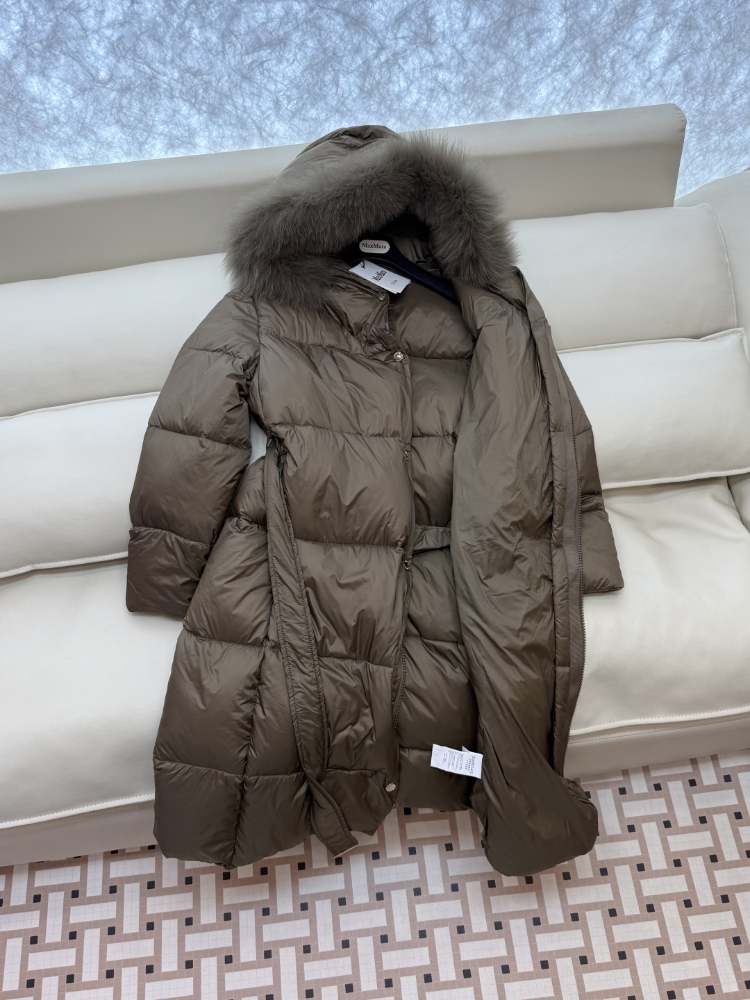AH719##新款羽绒服⚠️💕Max mara 超大狐狸毛领 超长款90% 白鹅绒 羽绒服 咖色 灰色 