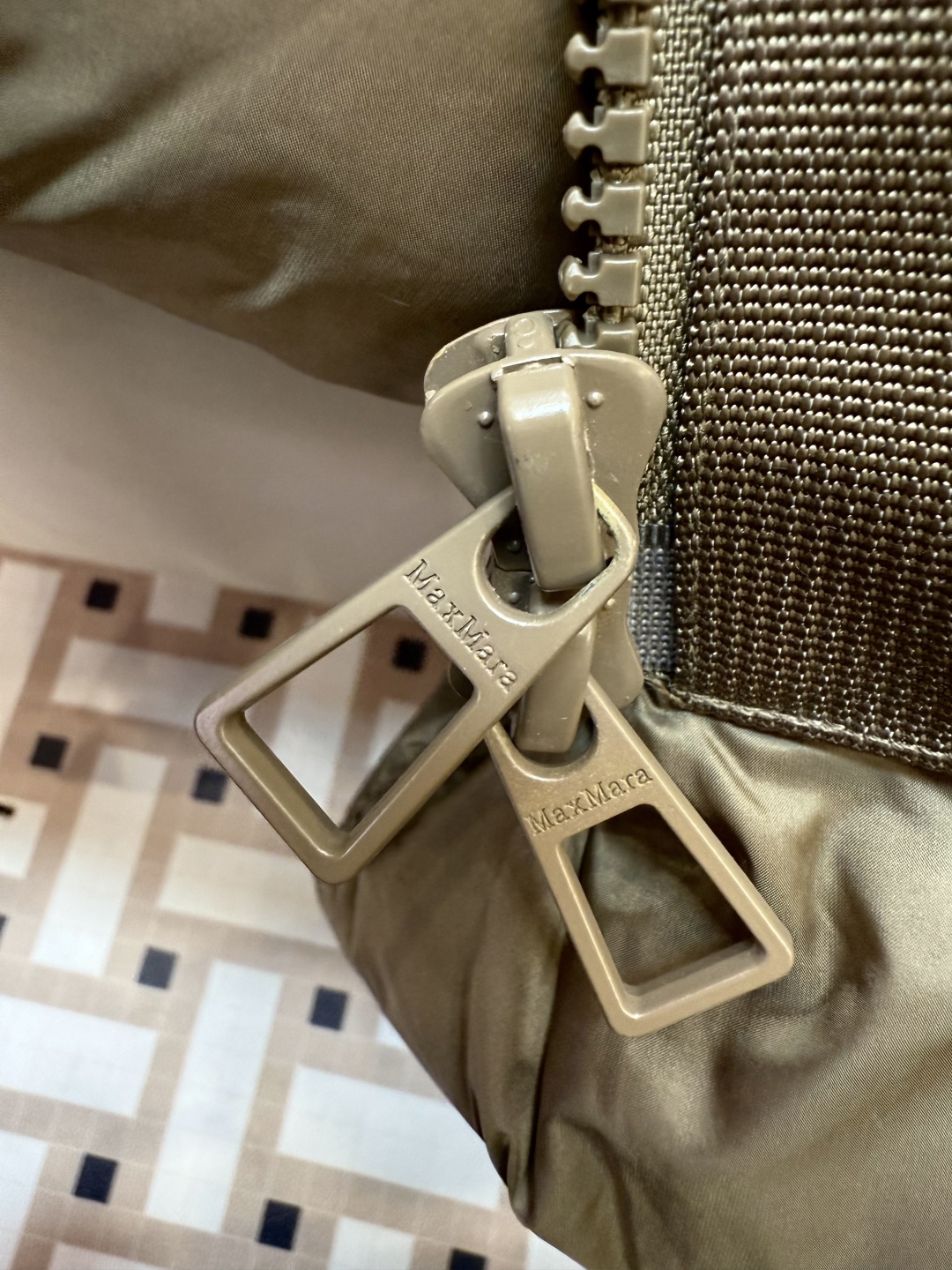 AH719##新款羽绒服⚠️💕Max mara 超大狐狸毛领 超长款90% 白鹅绒 羽绒服 咖色 灰色 