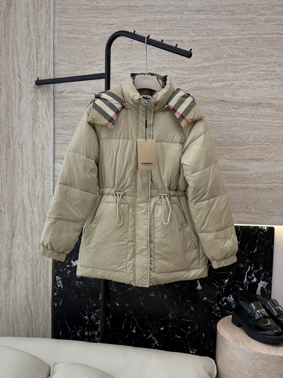 NO:534741,New down jacket with dust bag B8502# Burberry, two-sided plaid print with hat 90 white goose down jacket, black light apricot light brown SMLXL,,burberry,burberry,down jacket,hats,alexander wang19860909配防尘袋B8502#新款羽绒服 Bur巴宝莉 两面穿 格纹印花带帽90白鹅绒 羽绒服 黑色 浅杏色 浅咖色 SMLXL,,burberry,burberry,down jacket,hats,alexander wang,Women's clothing
