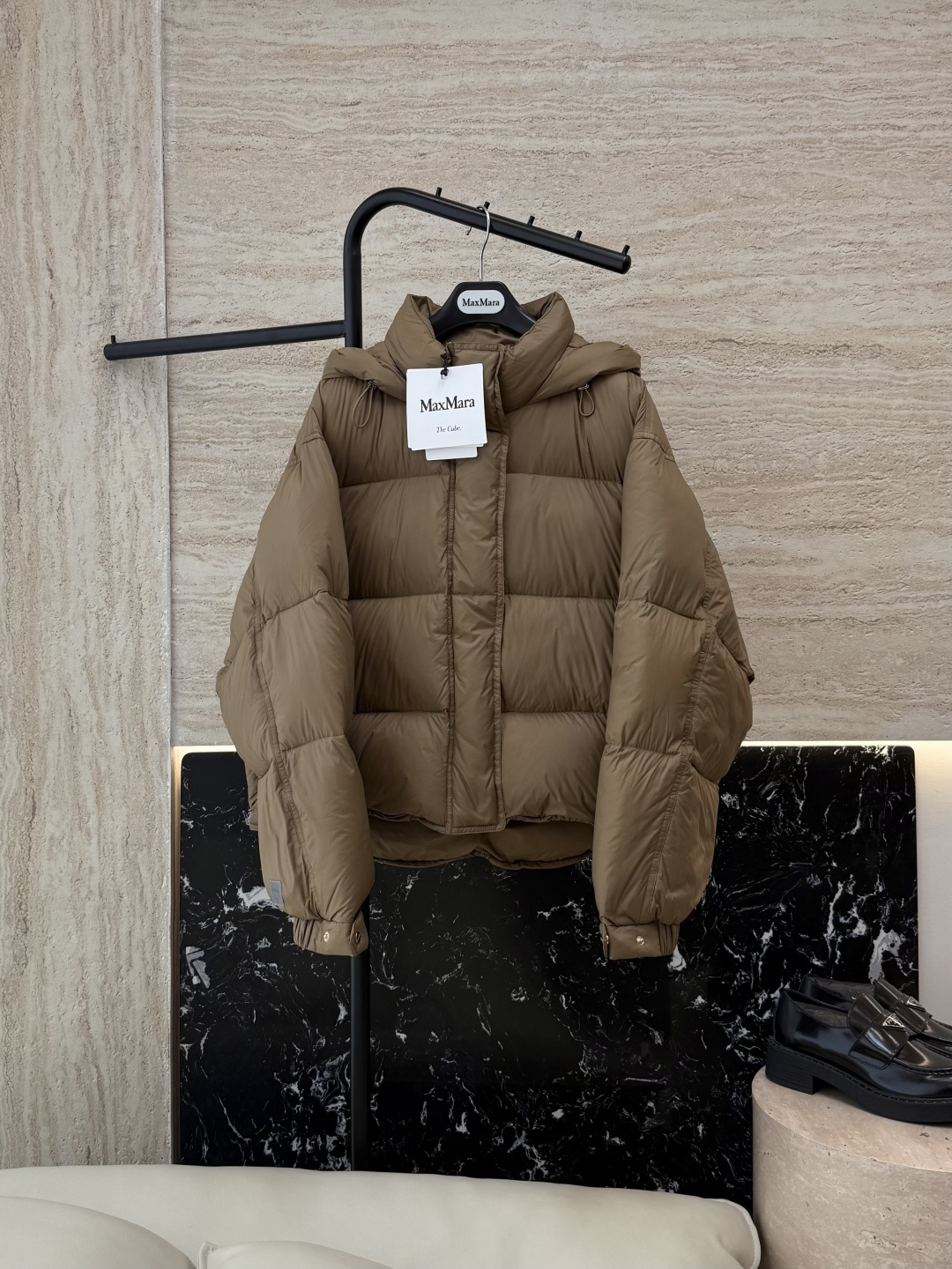 NO:534094,New down jacket with dust bag M8530# Max mara 90 white goose down jacket short loose down jacket brown color black SMLXL, down jacket, alexander wang19860909配防尘袋M8530#新款羽绒服 Max mara 90 白鹅绒 短款 宽松 羽绒服 咖色 黑色 SMLXL,,down jacket,alexander wang,Women's clothing