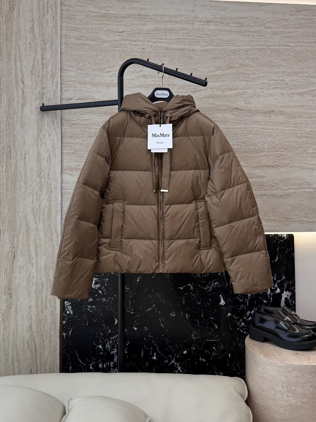 NO:534090,New down jacket with dust bag M8525# Max mara 90 white goose down jacket Short loose down jacket Off white brown black SMLXL, down jacket, alexander wang19860909配防尘袋M8525#新款羽绒服 Max mara 90 白鹅绒 短款 宽松 羽绒服 米白色 咖色 黑色 SMLXL,,down jacket,alexander wang,Women's clothing