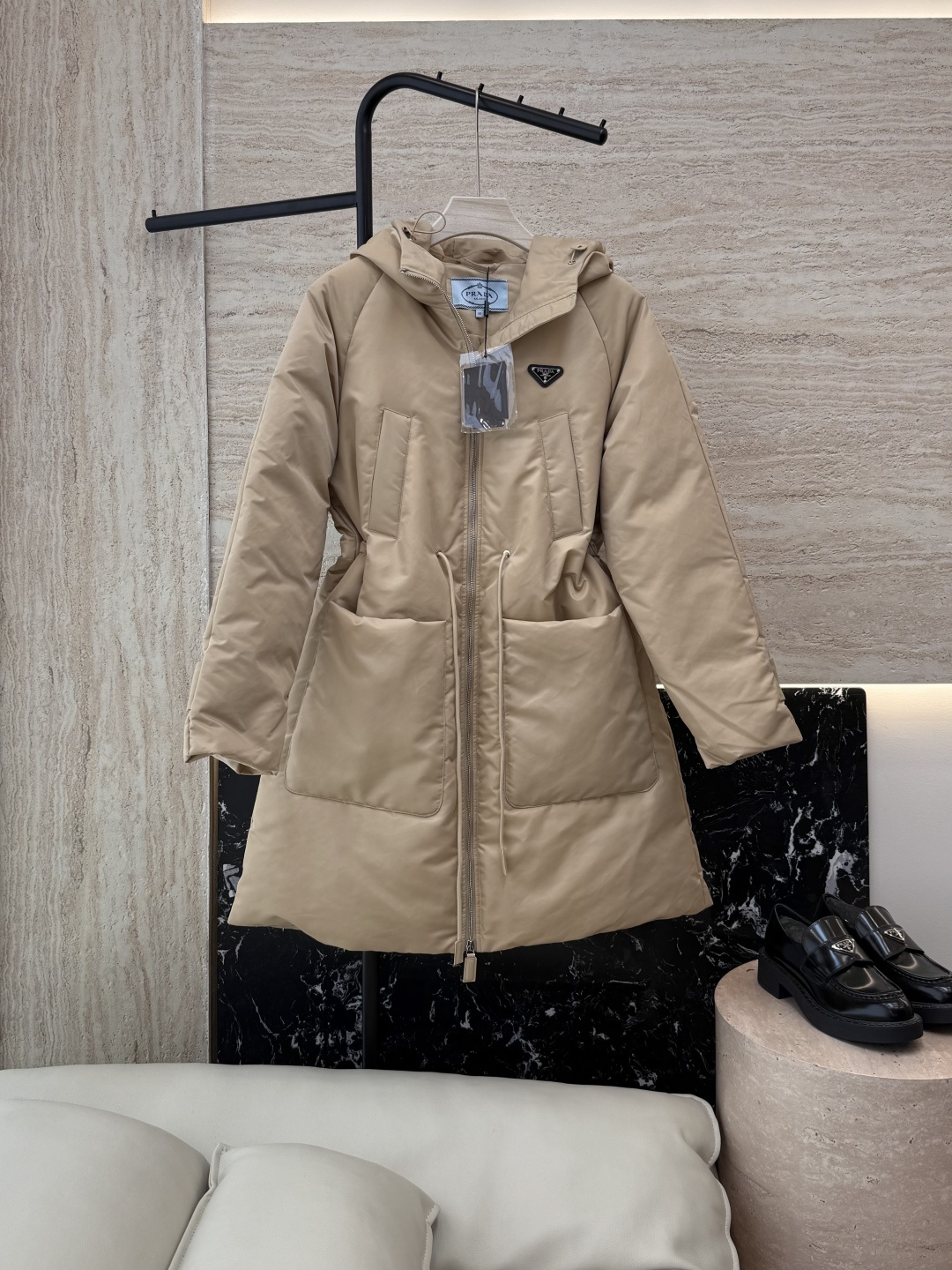 NO:534089,New down jacket with dust bag P-8519# Prada triangle label with hat long sleeve 90 white goose down jacket gray apricot black 38-44,,prada,down jacket,hats,alexander wang19860909配防尘袋P-8519#新款羽绒服 Prada 三角标 带帽长袖90白鹅绒 羽绒服灰色 杏色 黑色 38-44,,prada,down jacket,hats,alexander wang,Women's clothing