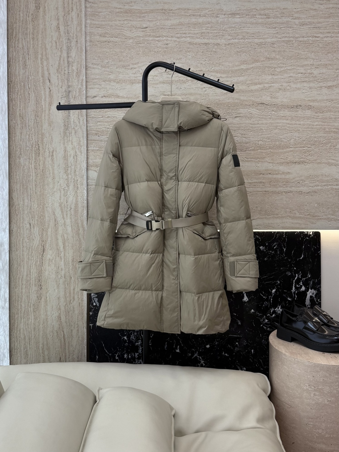 NO:534111,New down jacket with dust bag AH736# Burberry Black Label Series Plaid Inner Slim fit Belt 90 White Goosevelt One-handed Down Jacket Black Apricot SMLXL,,burberry,burberry,down jacket,alexander wang19860909配防尘袋AH736#新款羽绒服 Bur 巴宝莉 黑标系列 格子内里 修身款 配腰带 90 白鹅绒 一手长 羽绒服 黑色 杏色 SMLXL,,burberry,burberry,down jacket,alexander wang,Women's clothing