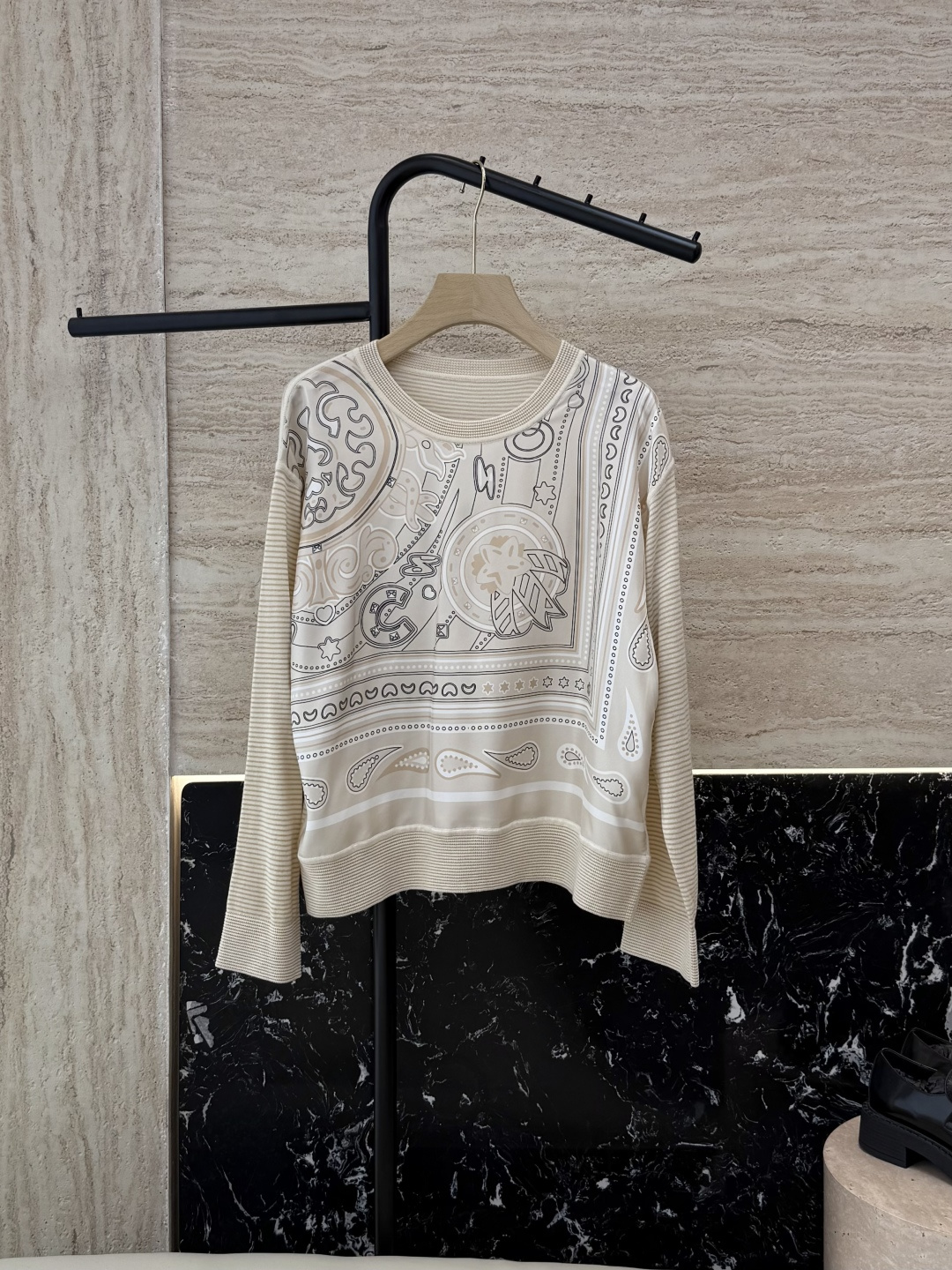 NO:535719,H32583# new wool knit H Home Hermes silk print splicing wool sweater navy blue apricot S-X XL,,hermes,real silk,alexander wang19860909H32583#新款羊毛针织 H家爱马仕 真丝印花拼接 羊毛针织衫 藏青色 杏色 S-X XL,,hermes,real silk,alexander wang,Women's clothing