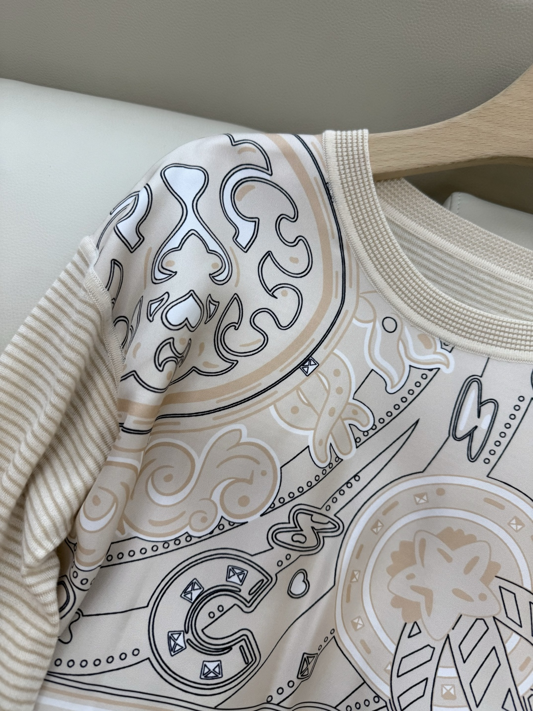 H32583#新款羊毛针织💕H家爱马仕 真丝印花拼接 羊毛针织衫 藏青色 杏色 S-X XL